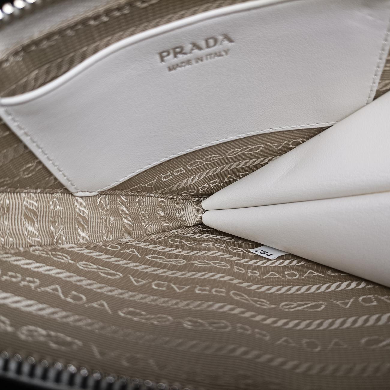 Secondhand Prada Triangle Logo Plate White SAFFIANO Leather 1NR015 shoulderbag | stylenewstar