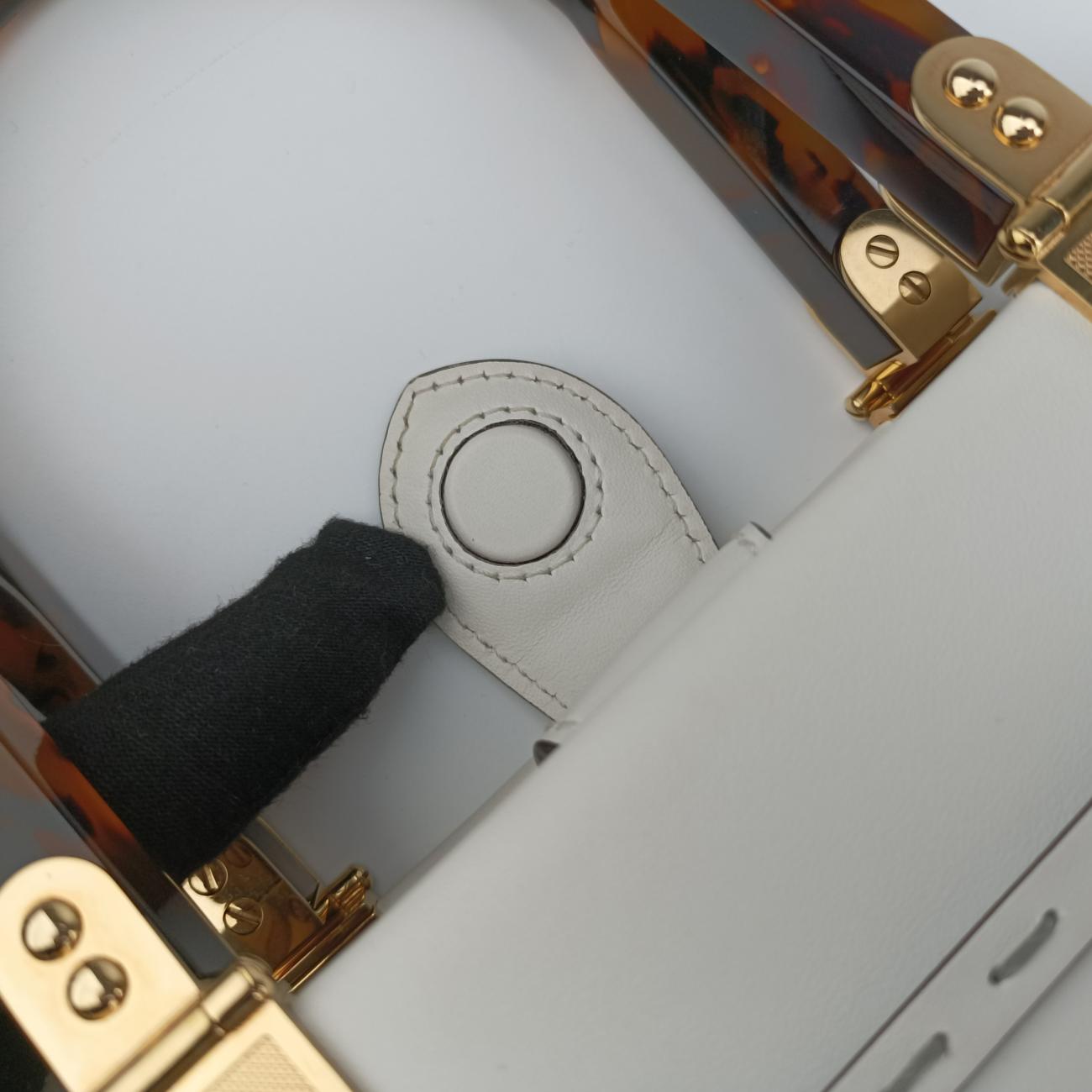 Pre-owned Fendi Sunshine White Leather 8BH394 handbag | stylenewstar