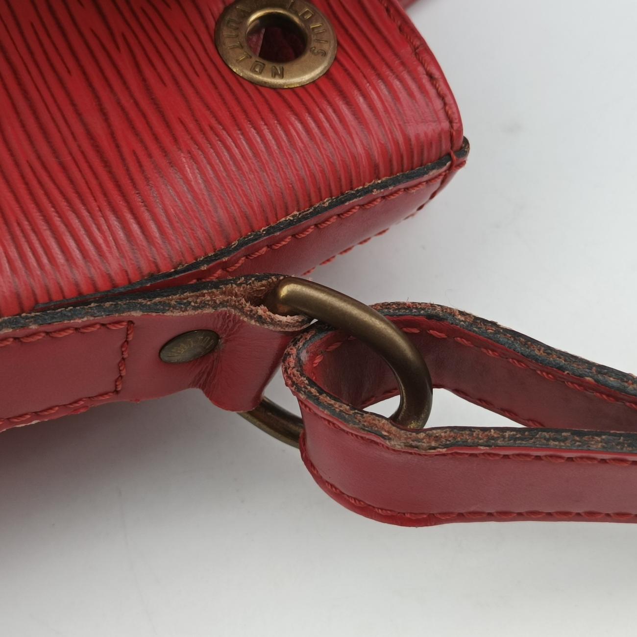 Pre-owned Louis Vuitton Noé Castilian Red Epi M44007 shoulderbag | stylenewstar