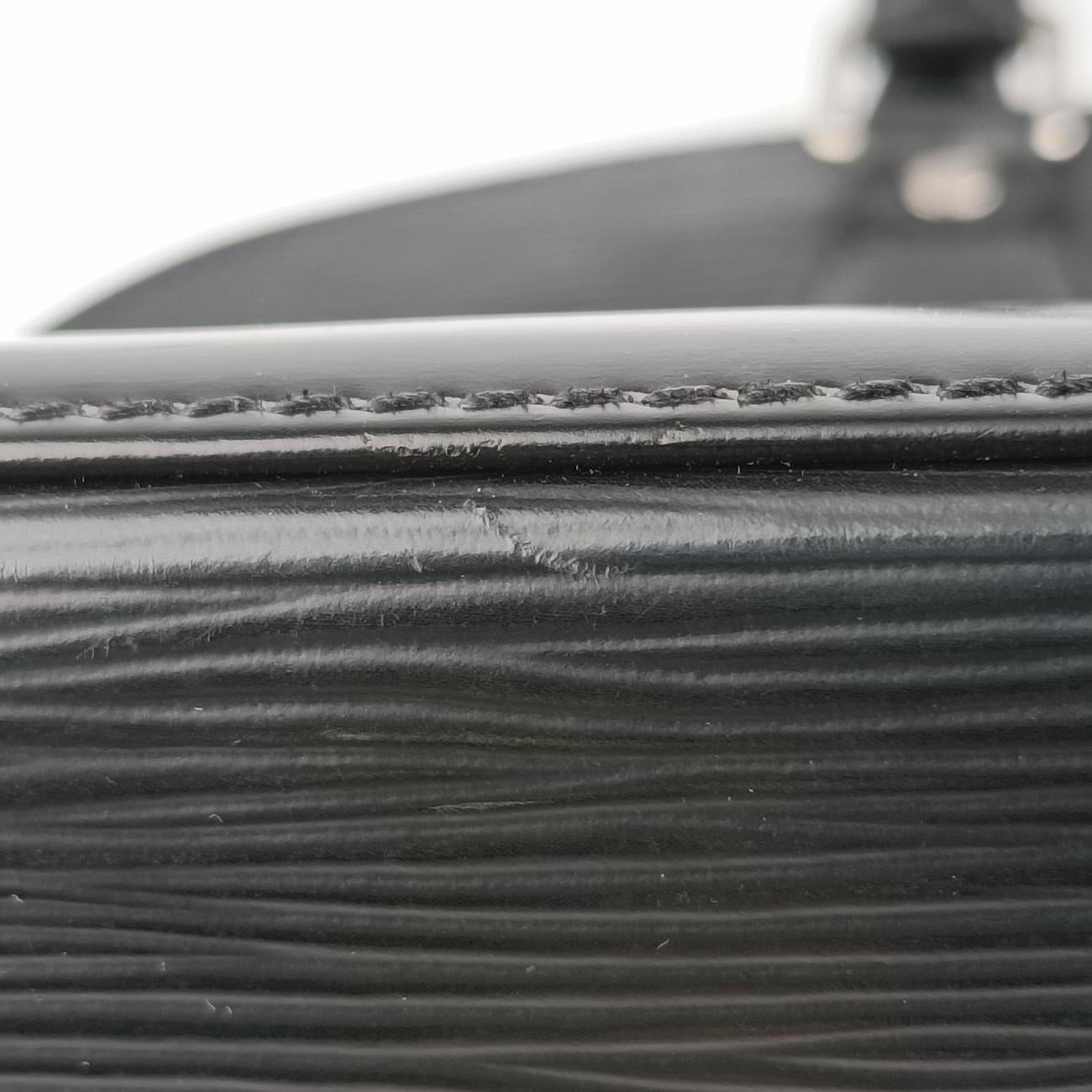 Vintage Louis Vuitton ALMA PM Noir epi M52142 handbag | stylenewstar