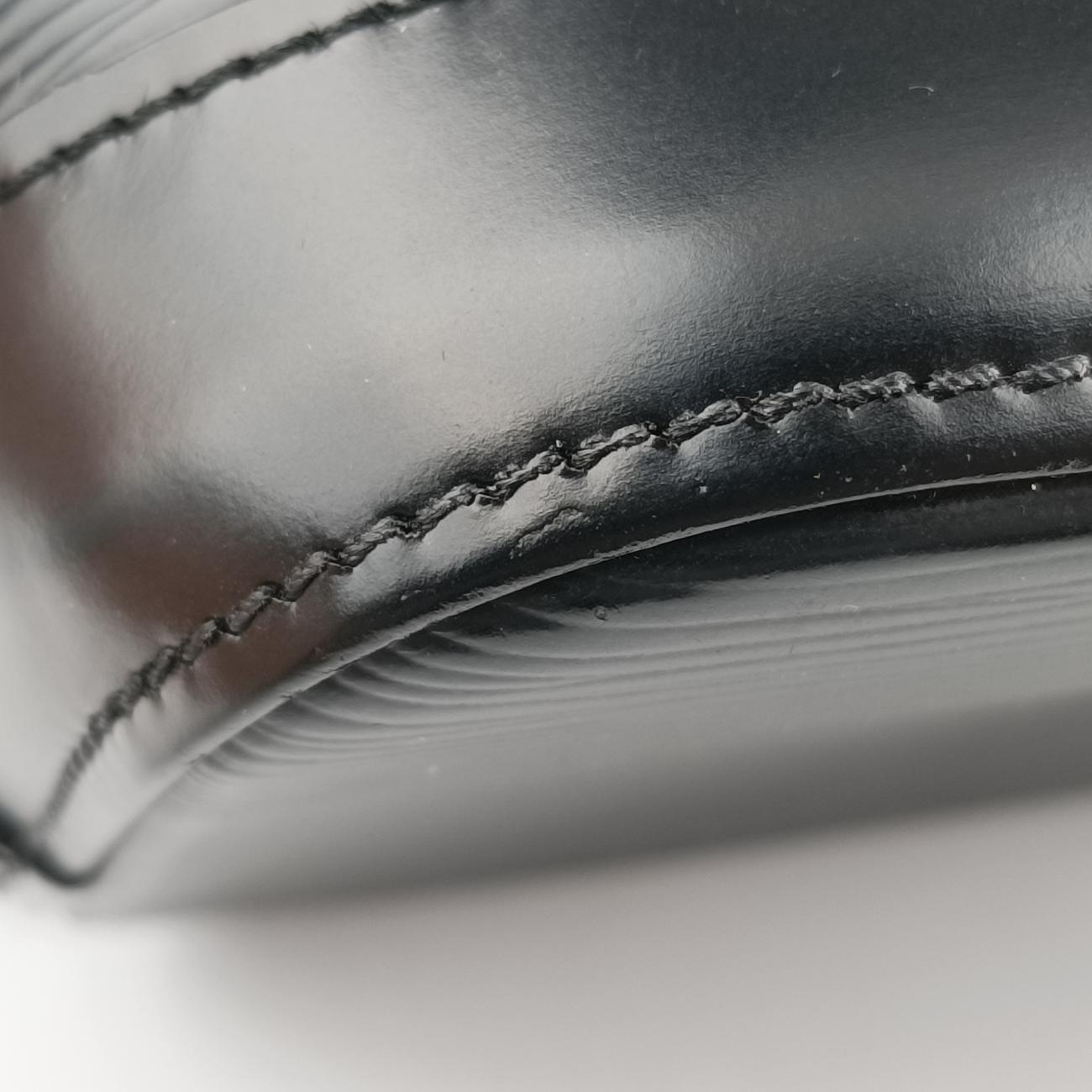 Vintage Louis Vuitton ALMA PM Noir epi M52142 handbag | stylenewstar