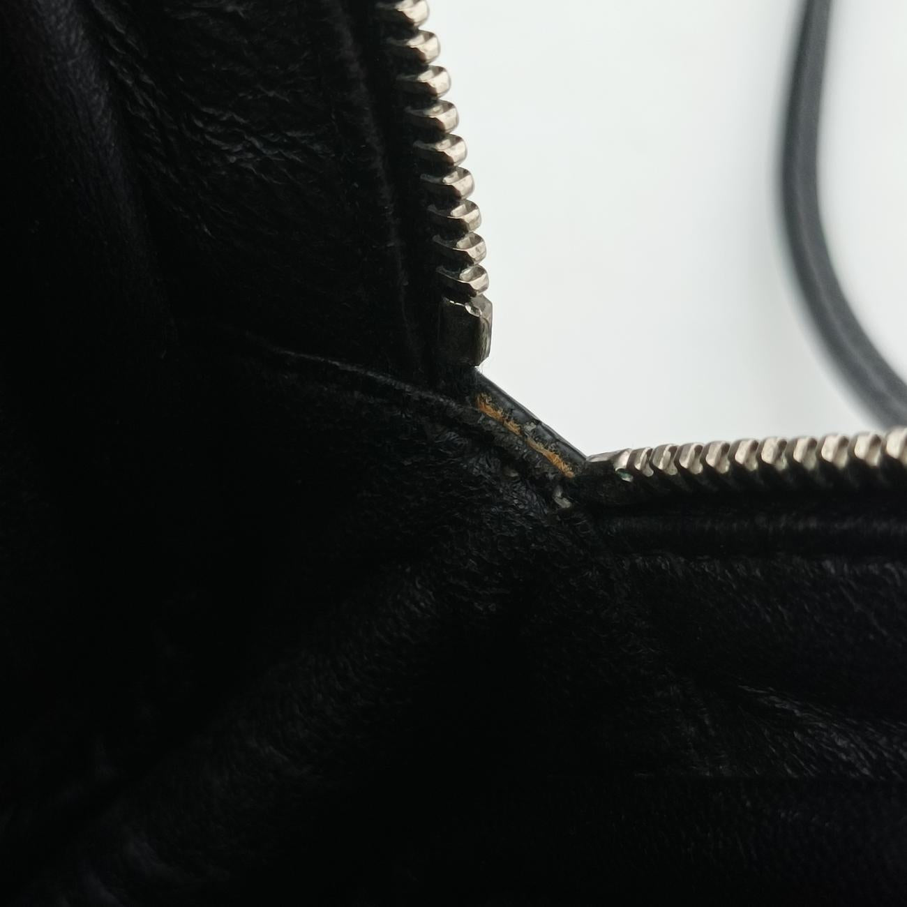 Pre-owned Yves Saint Laurent Monogram Blogger Black Leather 425317 shoulderbag | stylenewstar