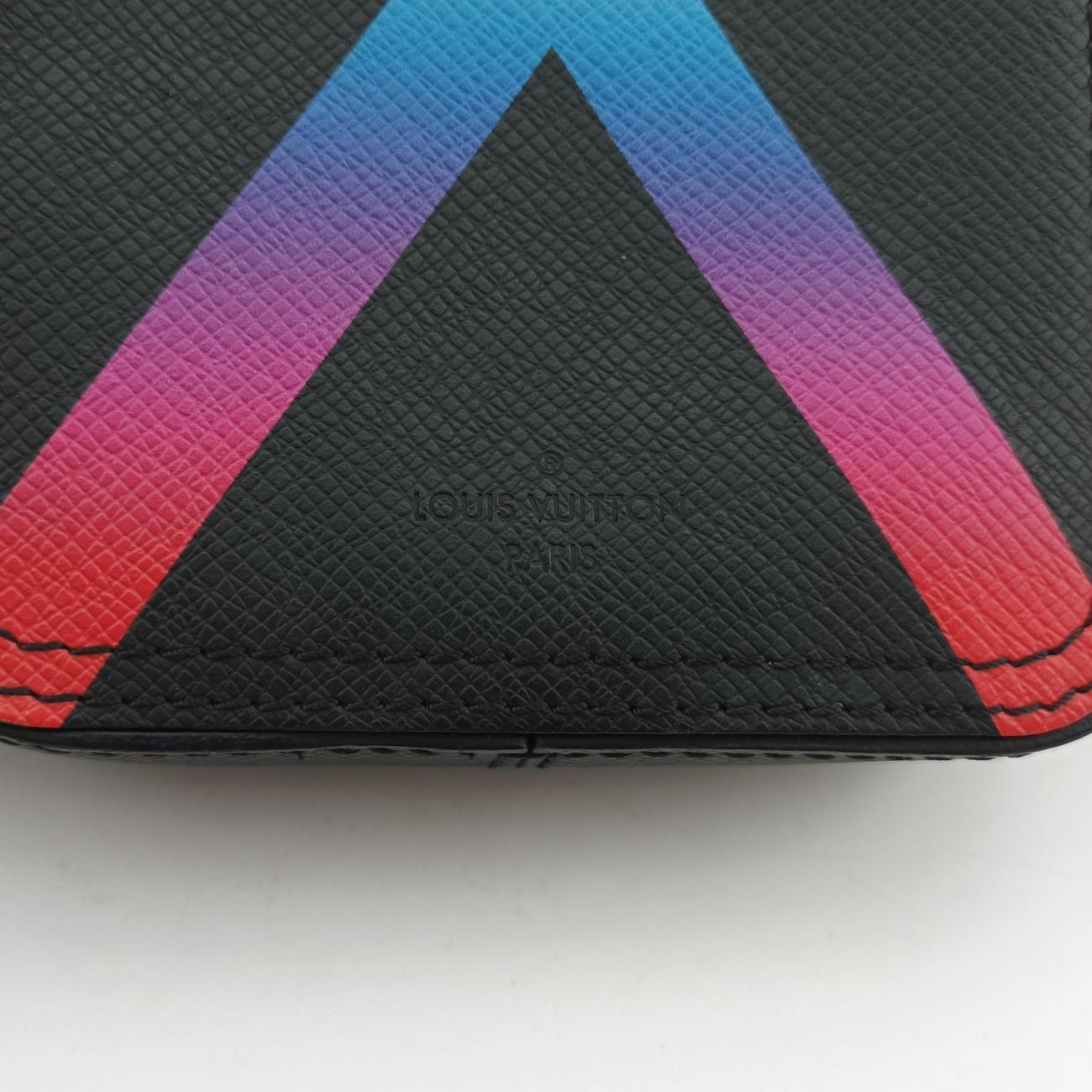 Vintage Louis Vuitton Danube Messenger black×multicolor Taiga M30332 shoulderbag | stylenewstar