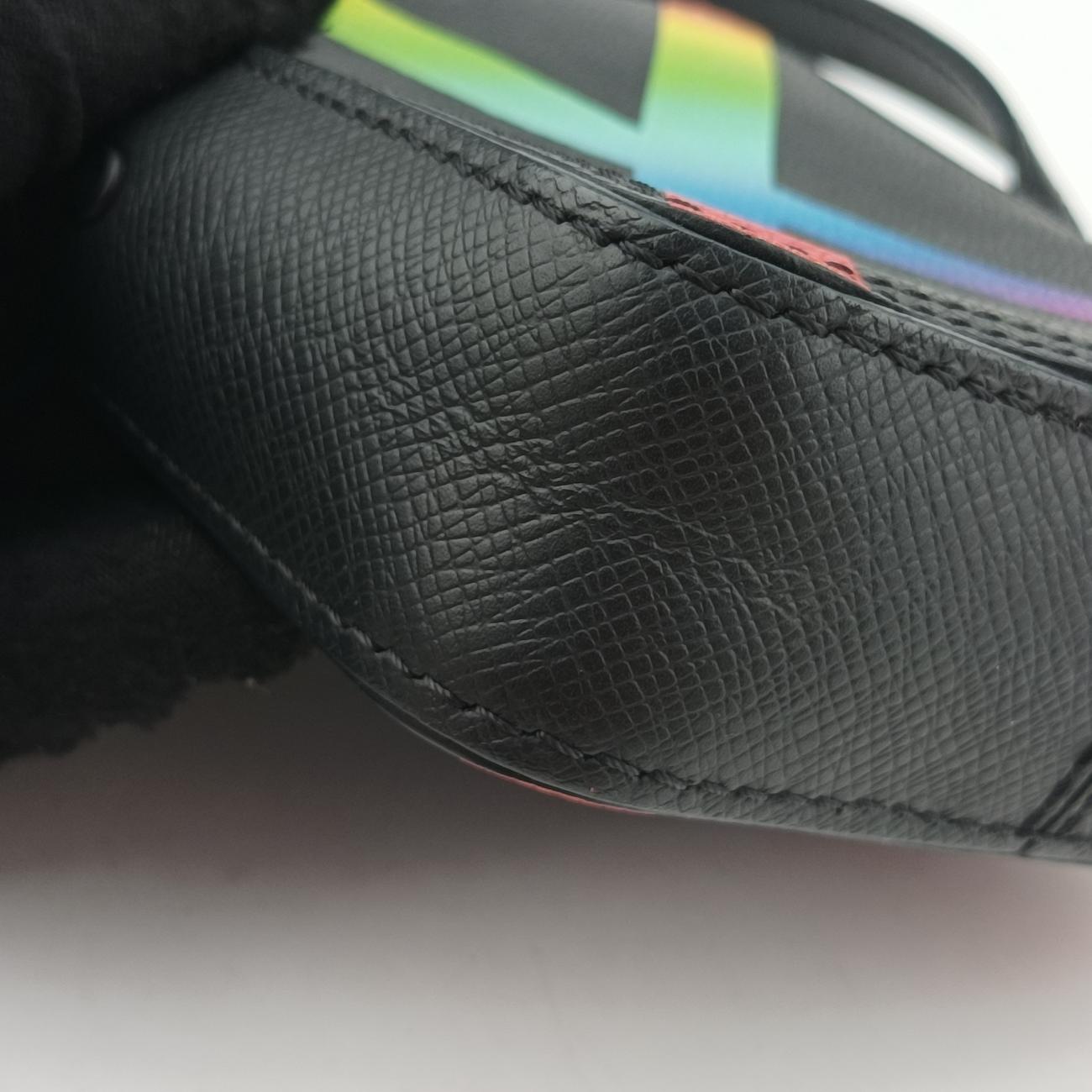 Vintage Louis Vuitton Danube Messenger black×multicolor Taiga M30332 shoulderbag | stylenewstar