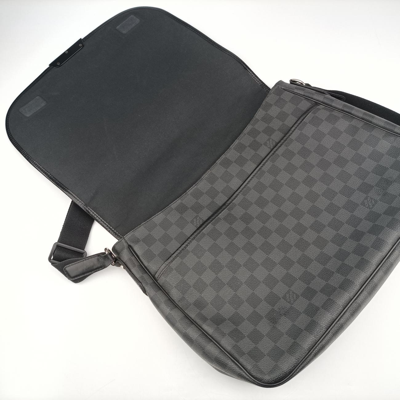 Pre-owned Louis Vuitton DANIEL MM Noir Damier Graphite N58029 shoulderbag | stylenewstar