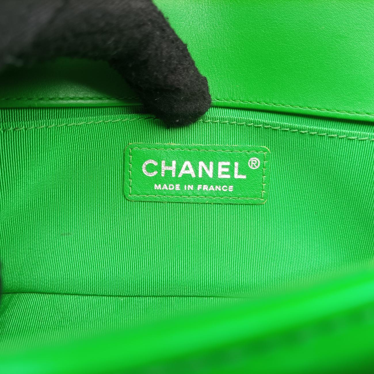 Pre-owned Chanel BOY CHANEL Green Patent Leather A67085 shoulderbag | stylenewstar