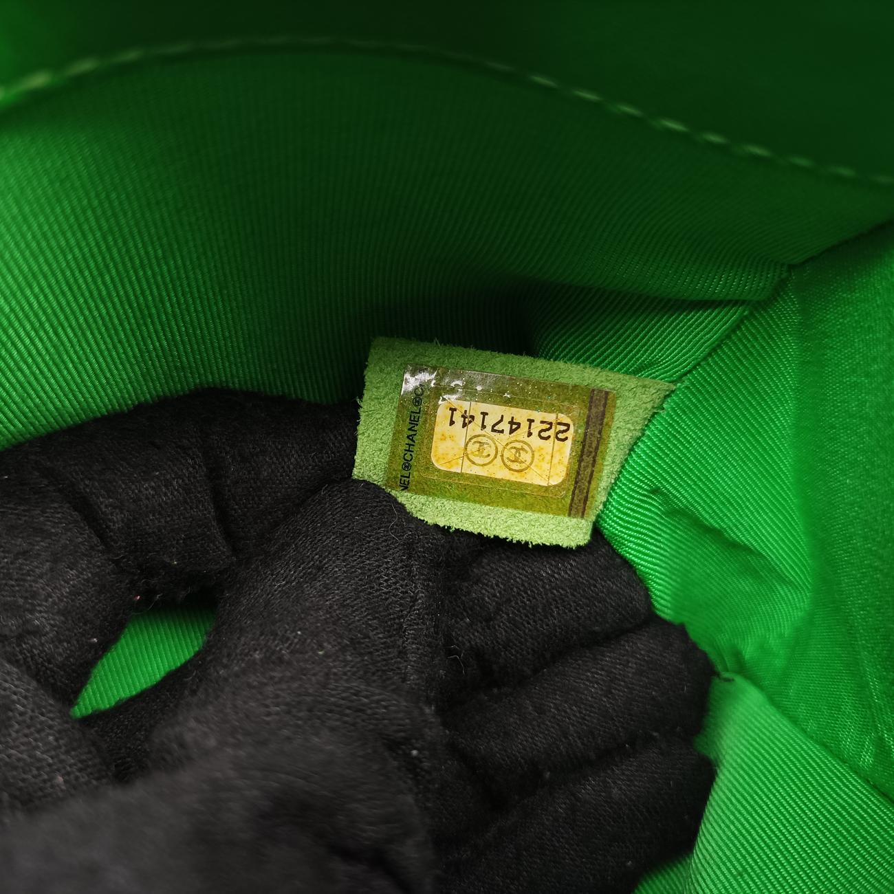 Pre-owned Chanel BOY CHANEL Green Patent Leather A67085 shoulderbag | stylenewstar