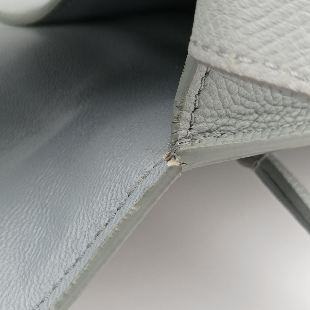 Secondhand Celine TROTTEUR Compact Grey Leather  shoulderbag | stylenewstar