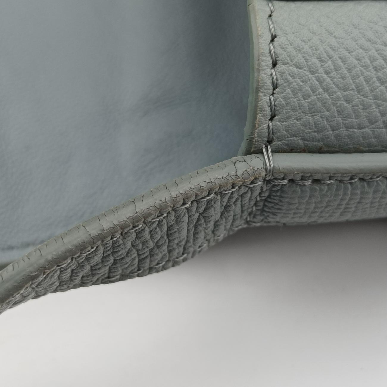 Secondhand Celine TROTTEUR Compact Grey Leather  shoulderbag | stylenewstar