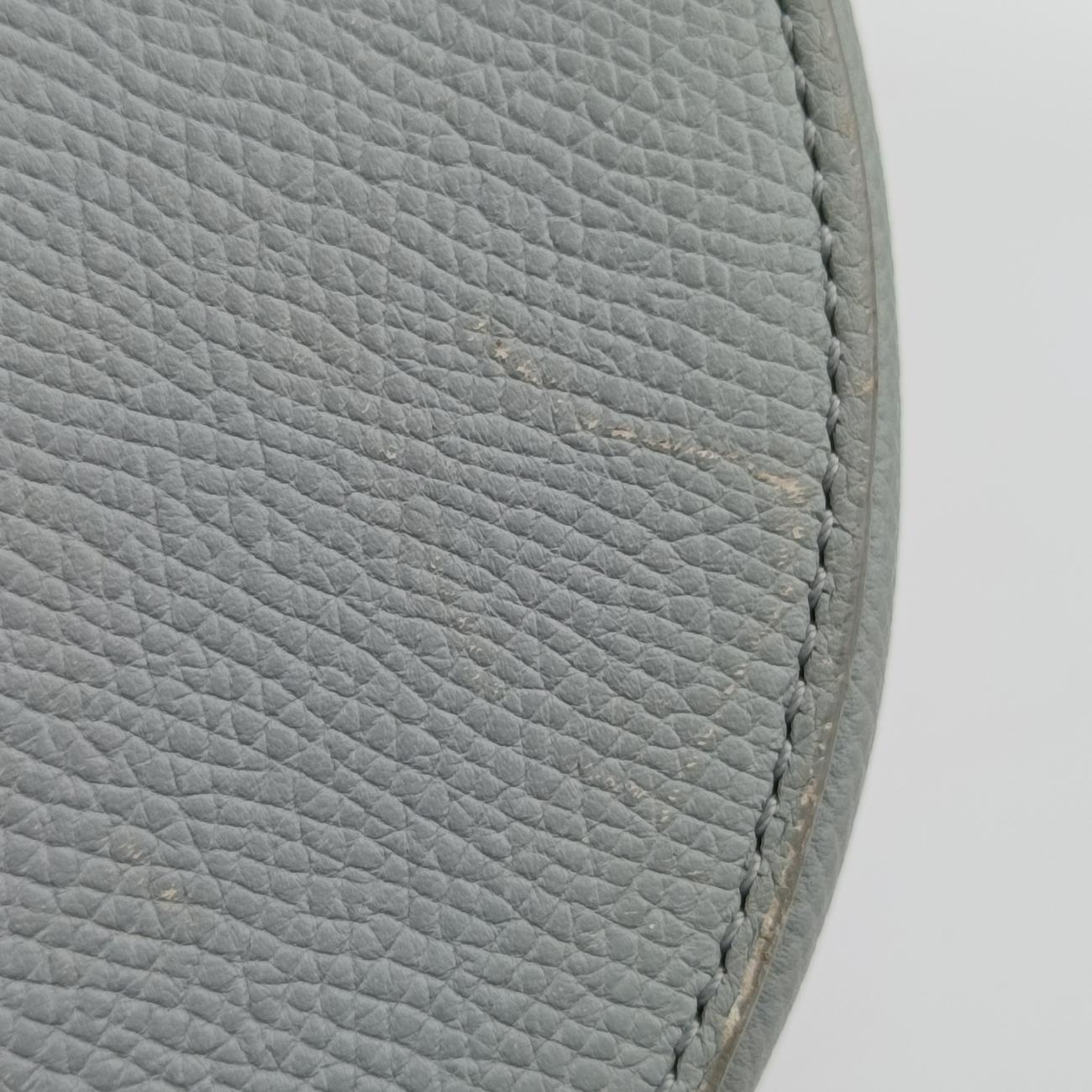 Secondhand Celine TROTTEUR Compact Grey Leather  shoulderbag | stylenewstar