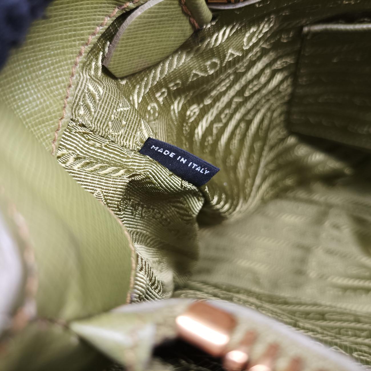 Vintage Prada Parabole Shopping Tote Green SAFFIANO Leather BN2401 handbag | stylenewstar