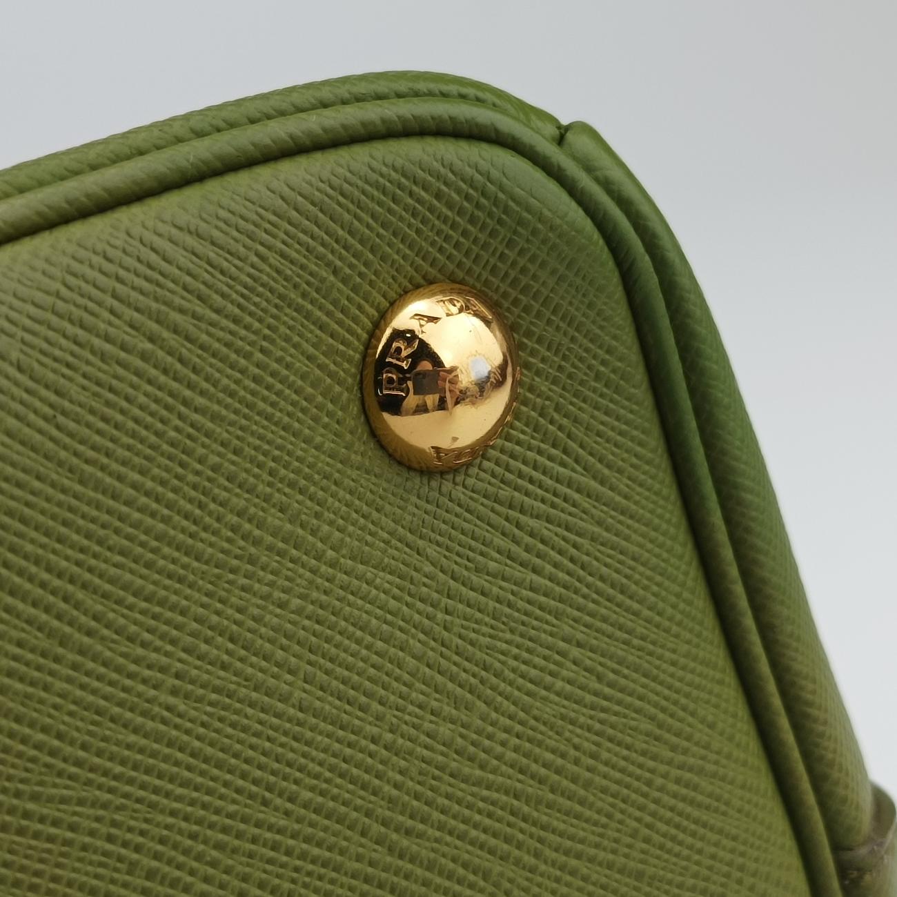 Vintage Prada Parabole Shopping Tote Green SAFFIANO Leather BN2401 handbag | stylenewstar