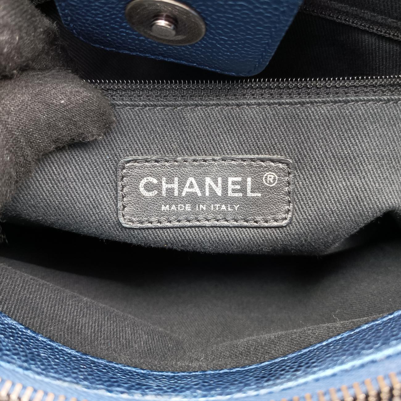 Pre-owned Chanel Matelasse Blue Caviar leather A67414 shoulderbag | stylenewstar