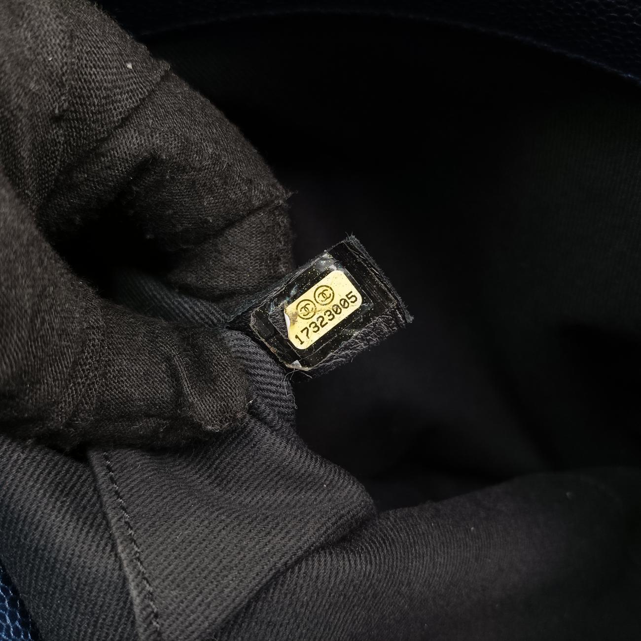 Pre-owned Chanel Matelasse Blue Caviar leather A67414 shoulderbag | stylenewstar