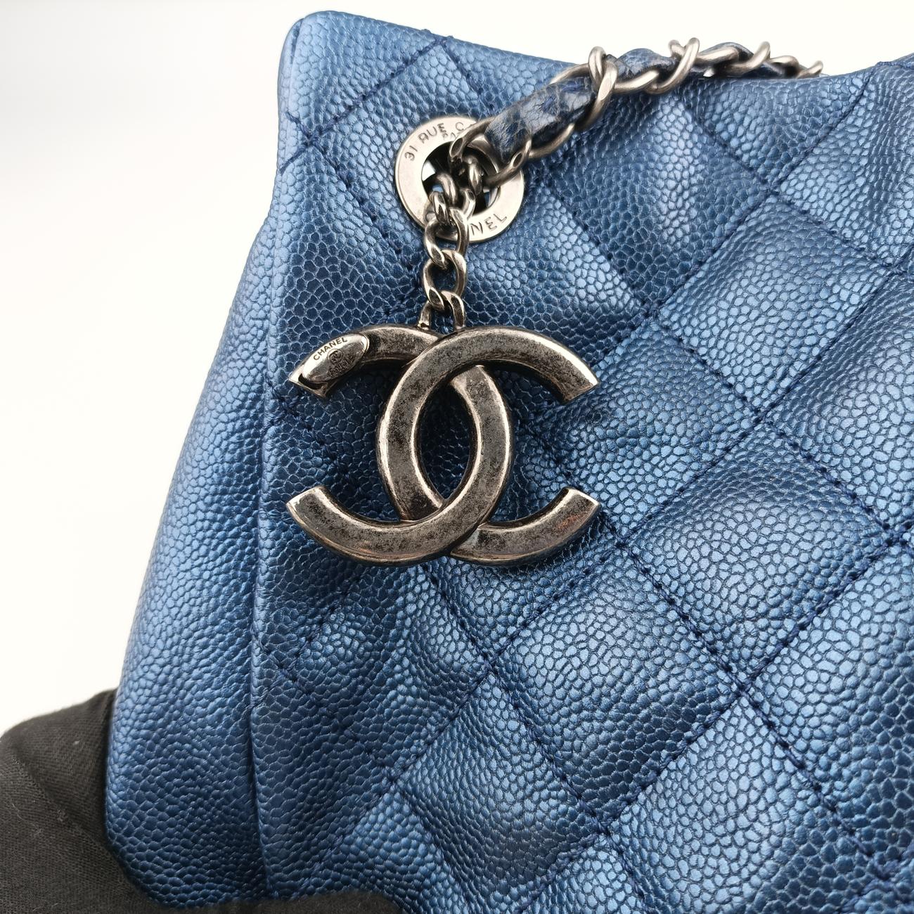 Pre-owned Chanel Matelasse Blue Caviar leather A67414 shoulderbag | stylenewstar