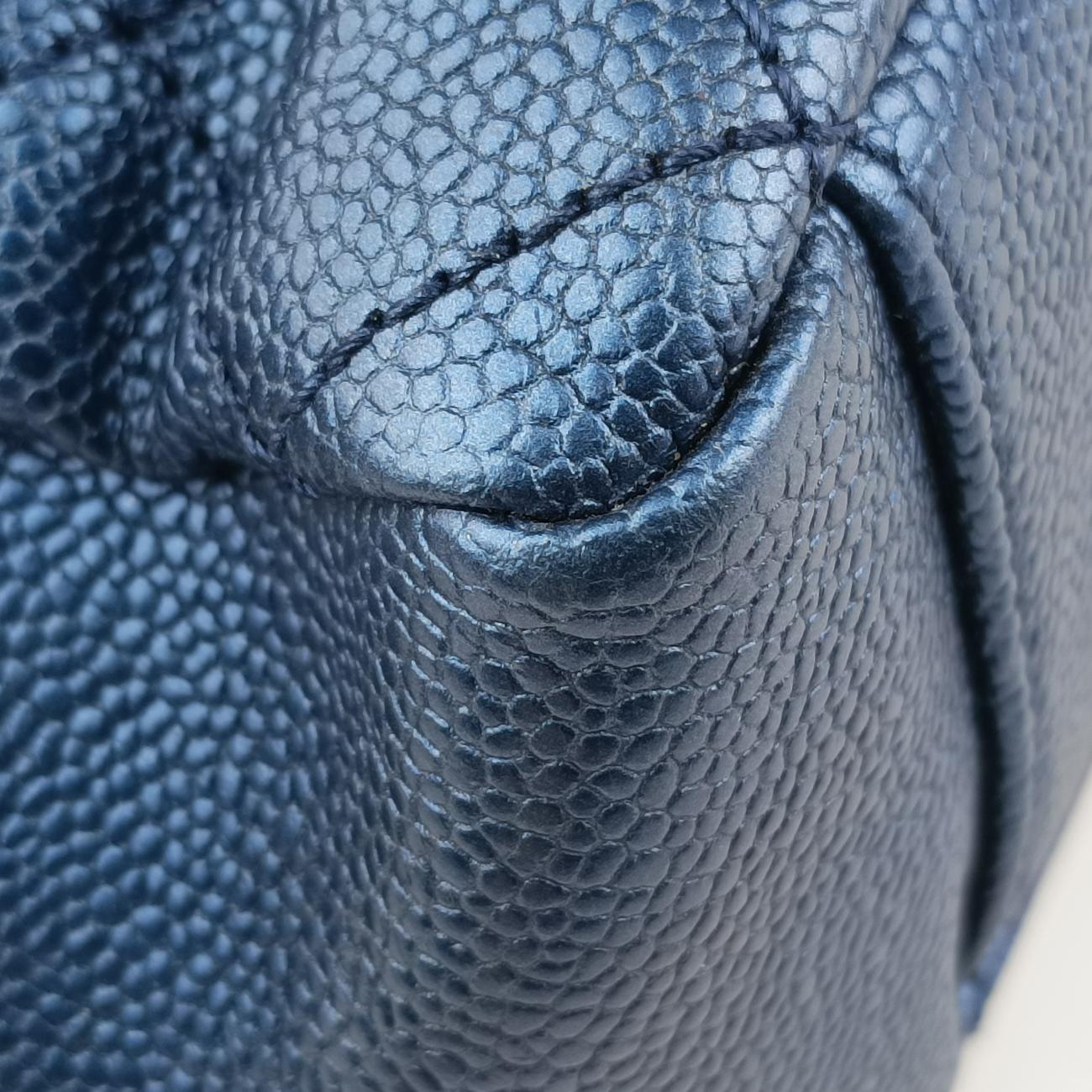 Pre-owned Chanel Matelasse Blue Caviar leather A67414 shoulderbag | stylenewstar