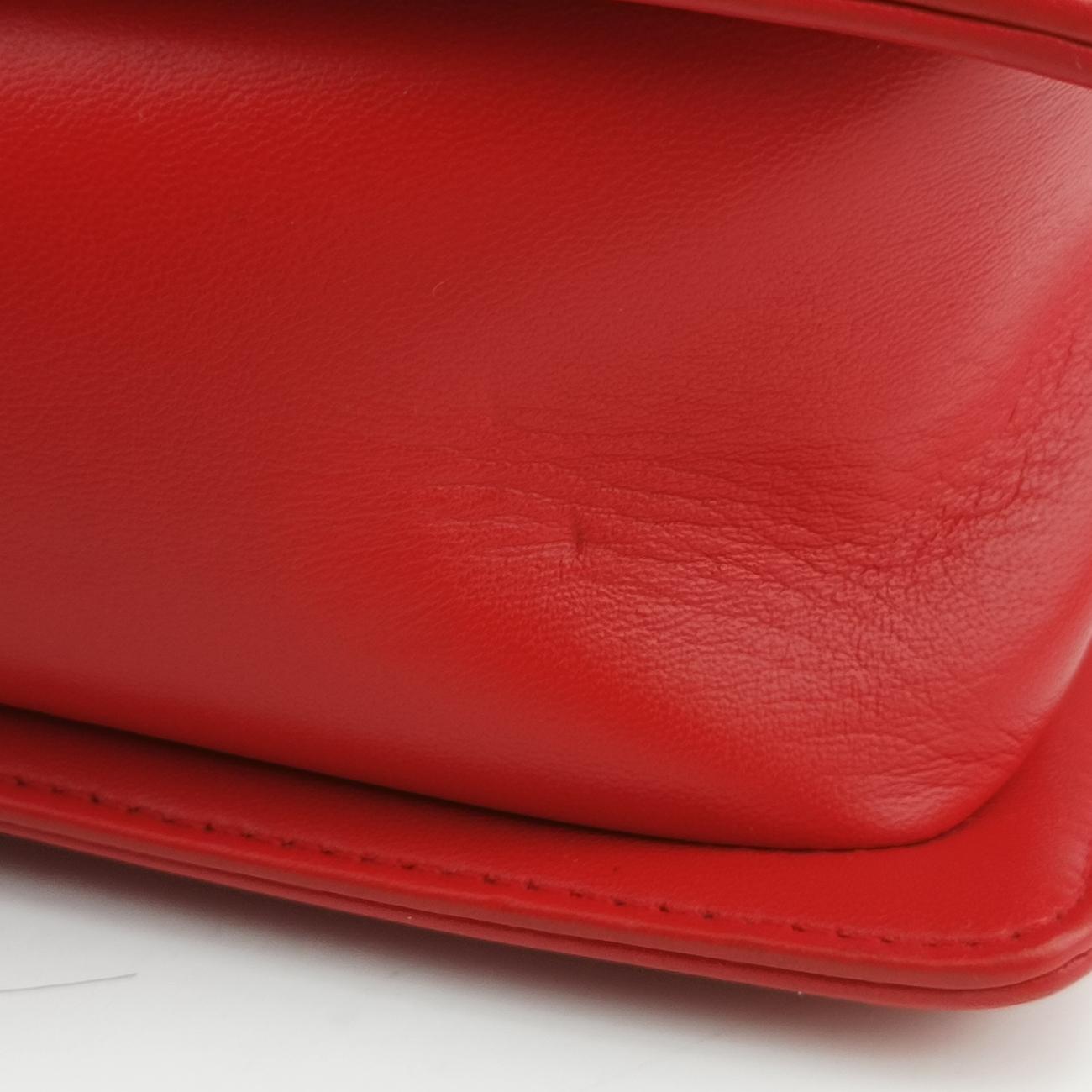 Secondhand Chanel BOY CHANEL Red lambskin A92096 shoulderbag | stylenewstar