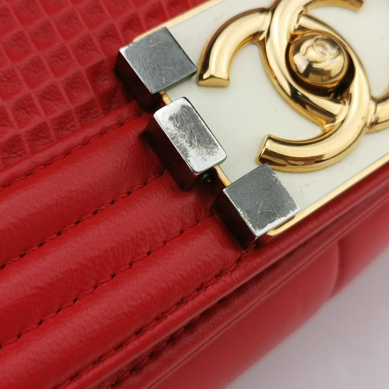 Secondhand Chanel BOY CHANEL Red lambskin A92096 shoulderbag | stylenewstar