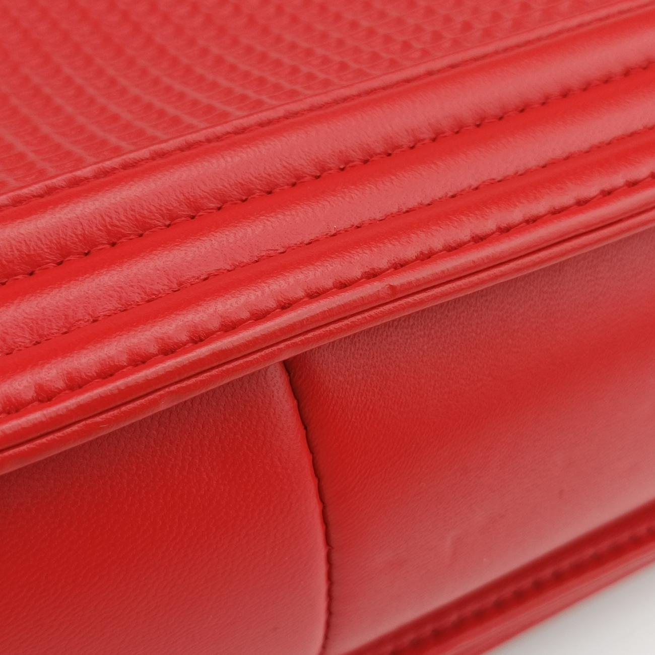 Secondhand Chanel BOY CHANEL Red lambskin A92096 shoulderbag | stylenewstar