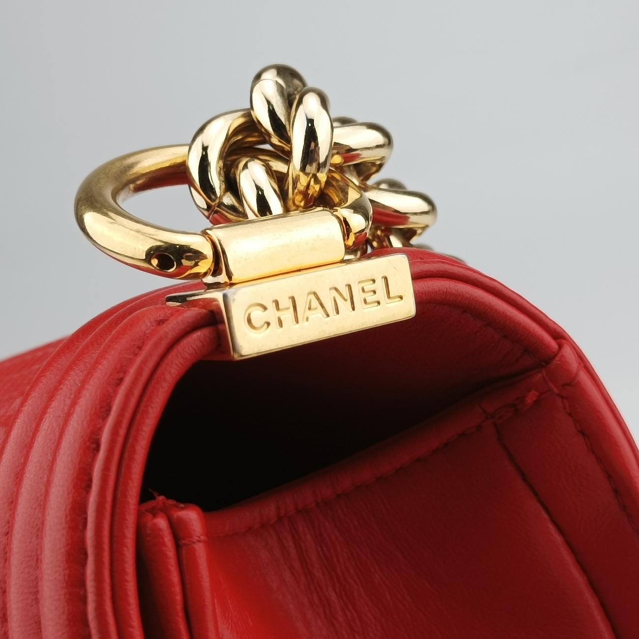 Secondhand Chanel BOY CHANEL Red lambskin A92096 shoulderbag | stylenewstar
