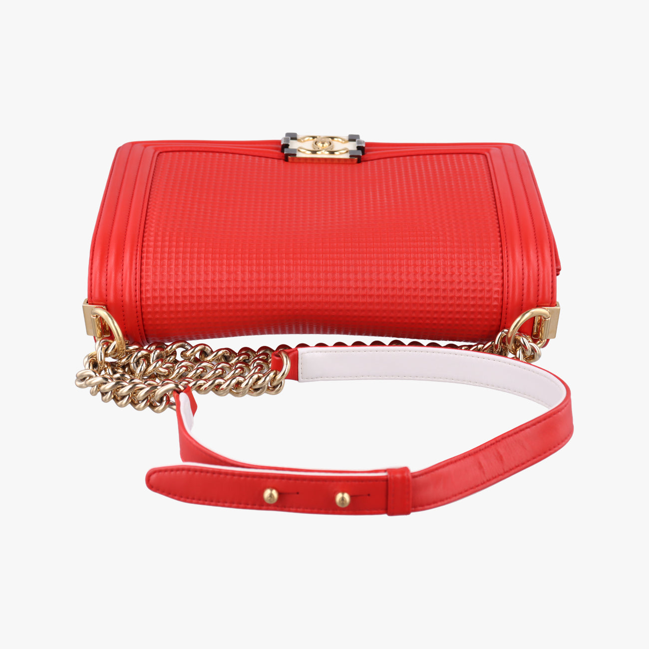 Secondhand Chanel BOY CHANEL Red lambskin A92096 shoulderbag | stylenewstar