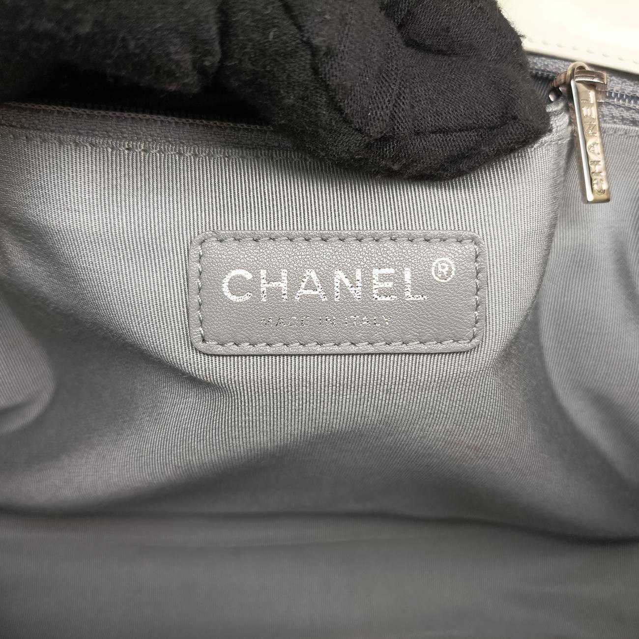 Pre-owned Chanel BOY CHANEL White Enamel A67021 shoulderbag | stylenewstar