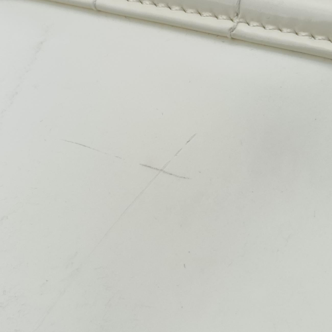 Pre-owned Chanel BOY CHANEL White Enamel A67021 shoulderbag | stylenewstar