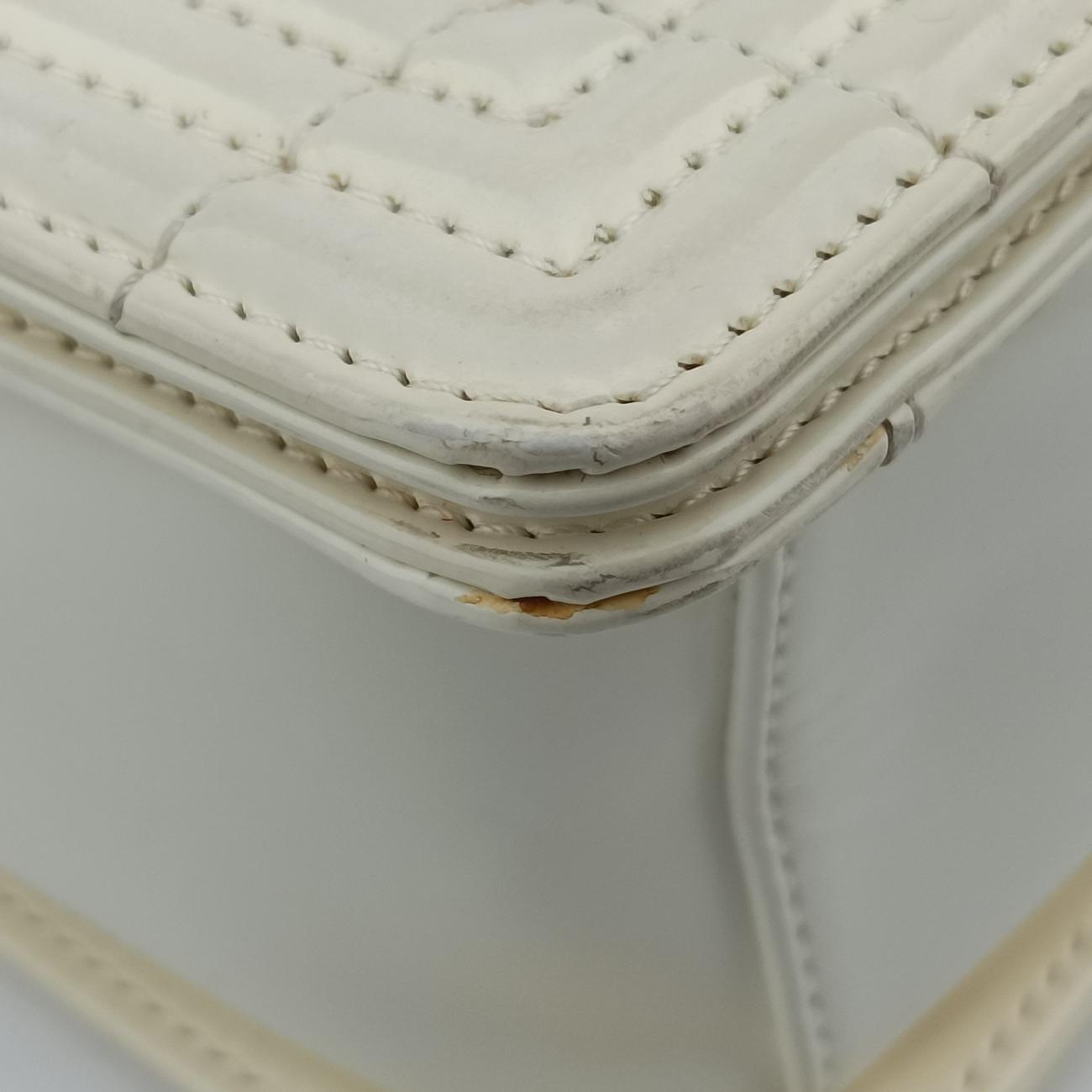 Pre-owned Chanel BOY CHANEL White Enamel A67021 shoulderbag | stylenewstar