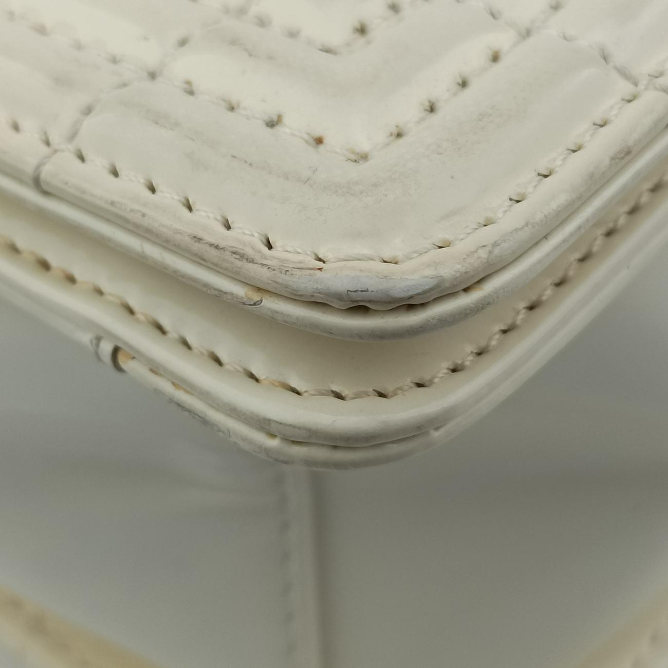 Pre-owned Chanel BOY CHANEL White Enamel A67021 shoulderbag | stylenewstar