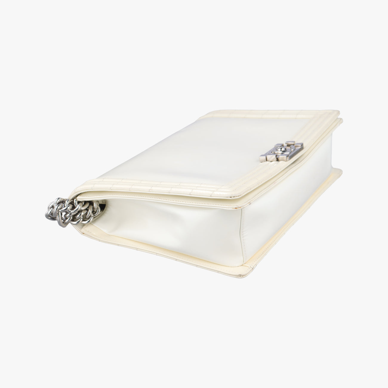 Pre-owned Chanel BOY CHANEL White Enamel A67021 shoulderbag | stylenewstar