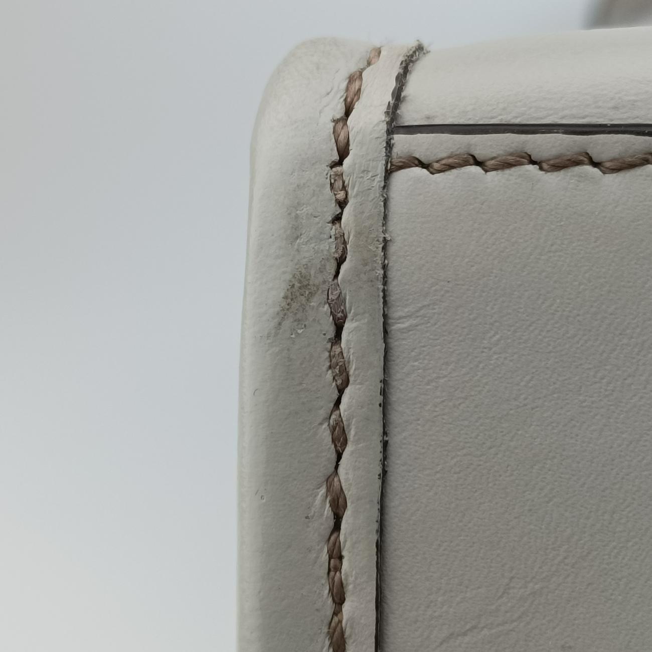 Pre-owned Fendi Shopper White Leather 7VA481 shoulderbag | stylenewstar