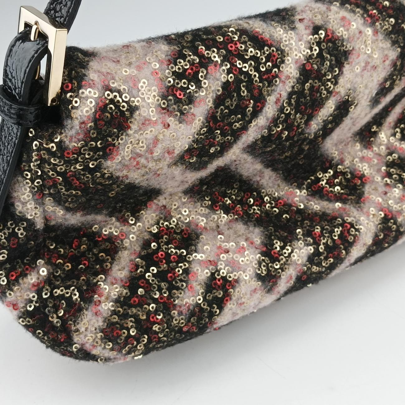 Pre-owned Fendi Zucchino Baguette Multicolour sequins 8BR003 shoulderbag | stylenewstar