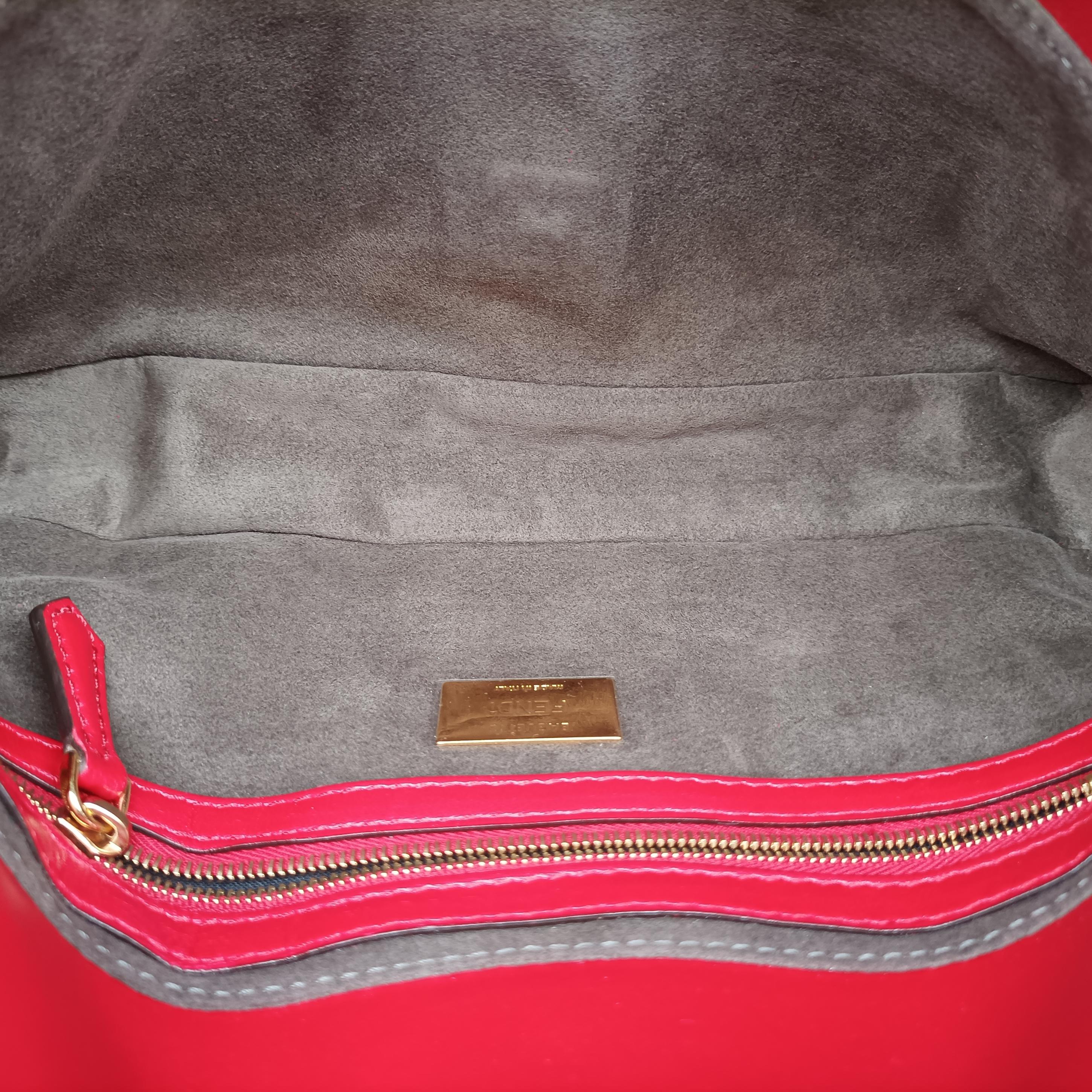 Secondhand Fendi BAGUETTE Red Leather 8BR600 shoulderbag | stylenewstar