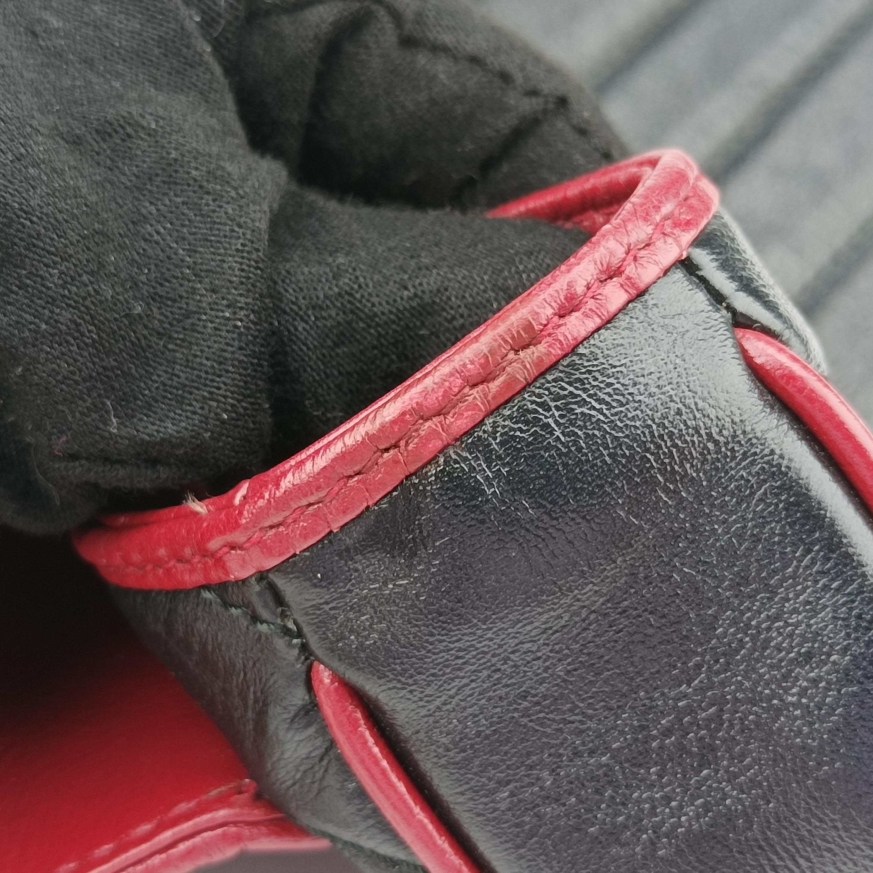 Secondhand Gucci GG Marmont Black×Red Leather 574969 shoulderbag | stylenewstar