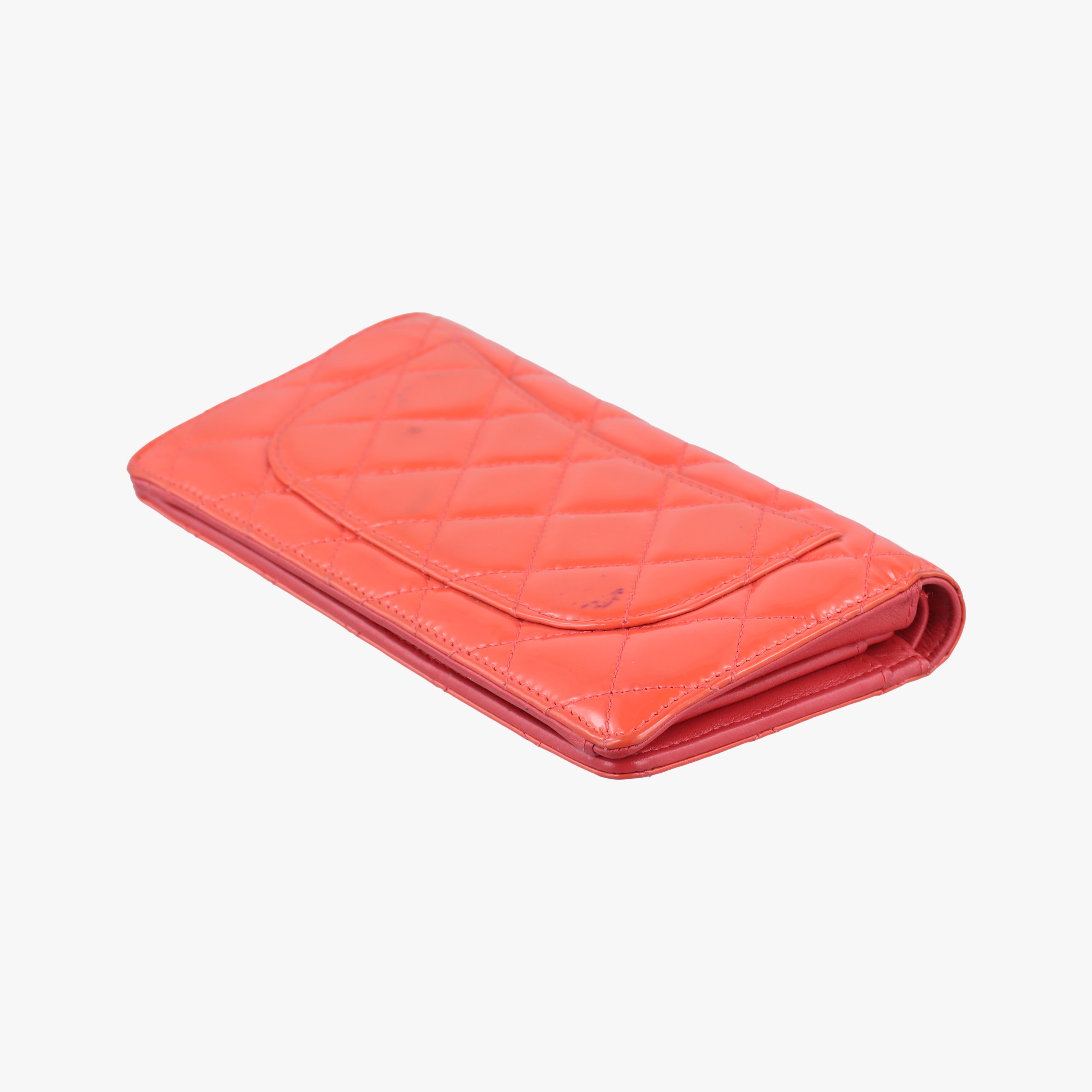 Pre-owned Chanel Quilted CC logo Orange Patent A31509 long-wallet | stylenewstar