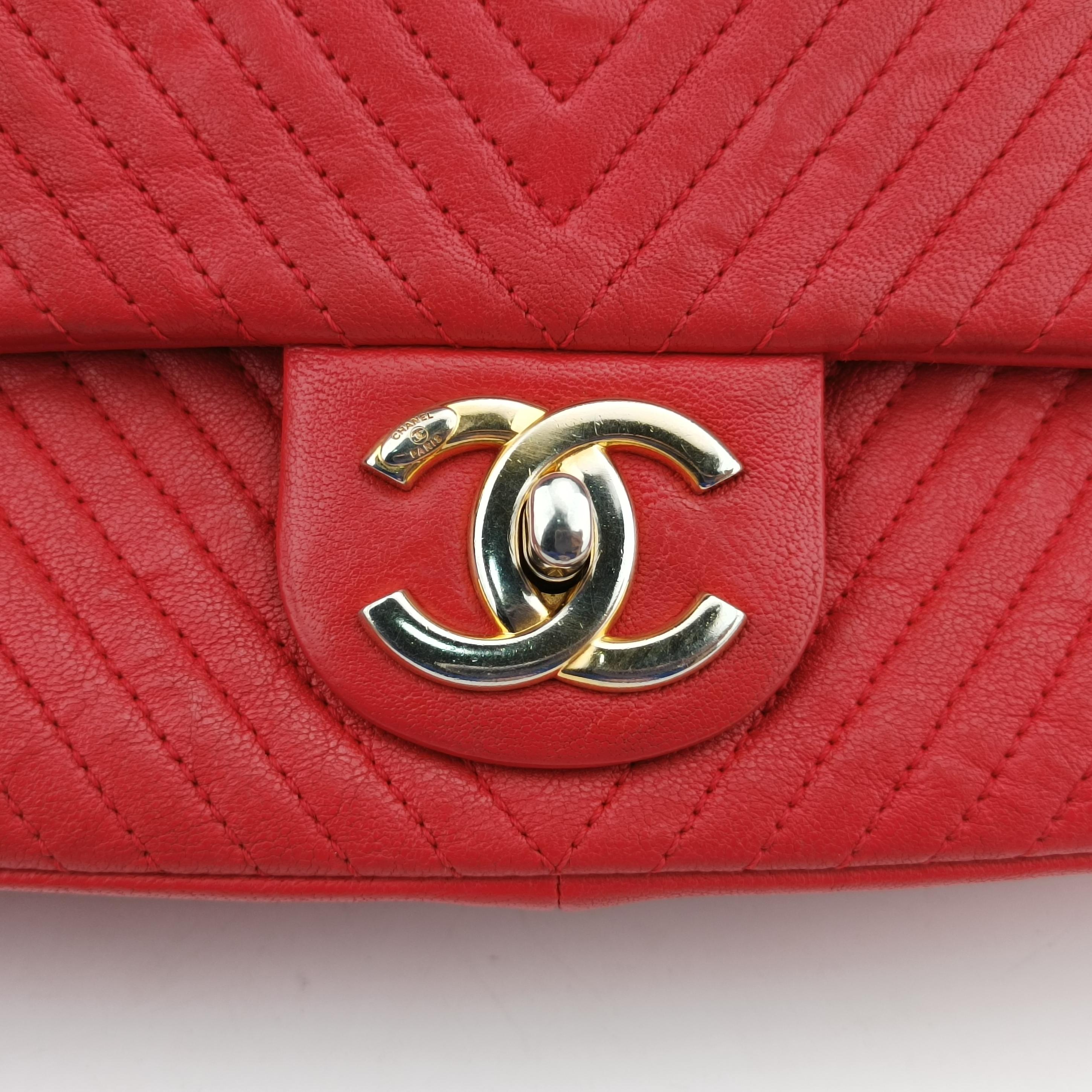 Pre-owned Chanel V stitch Red lambskin A92088 shoulderbag | stylenewstar