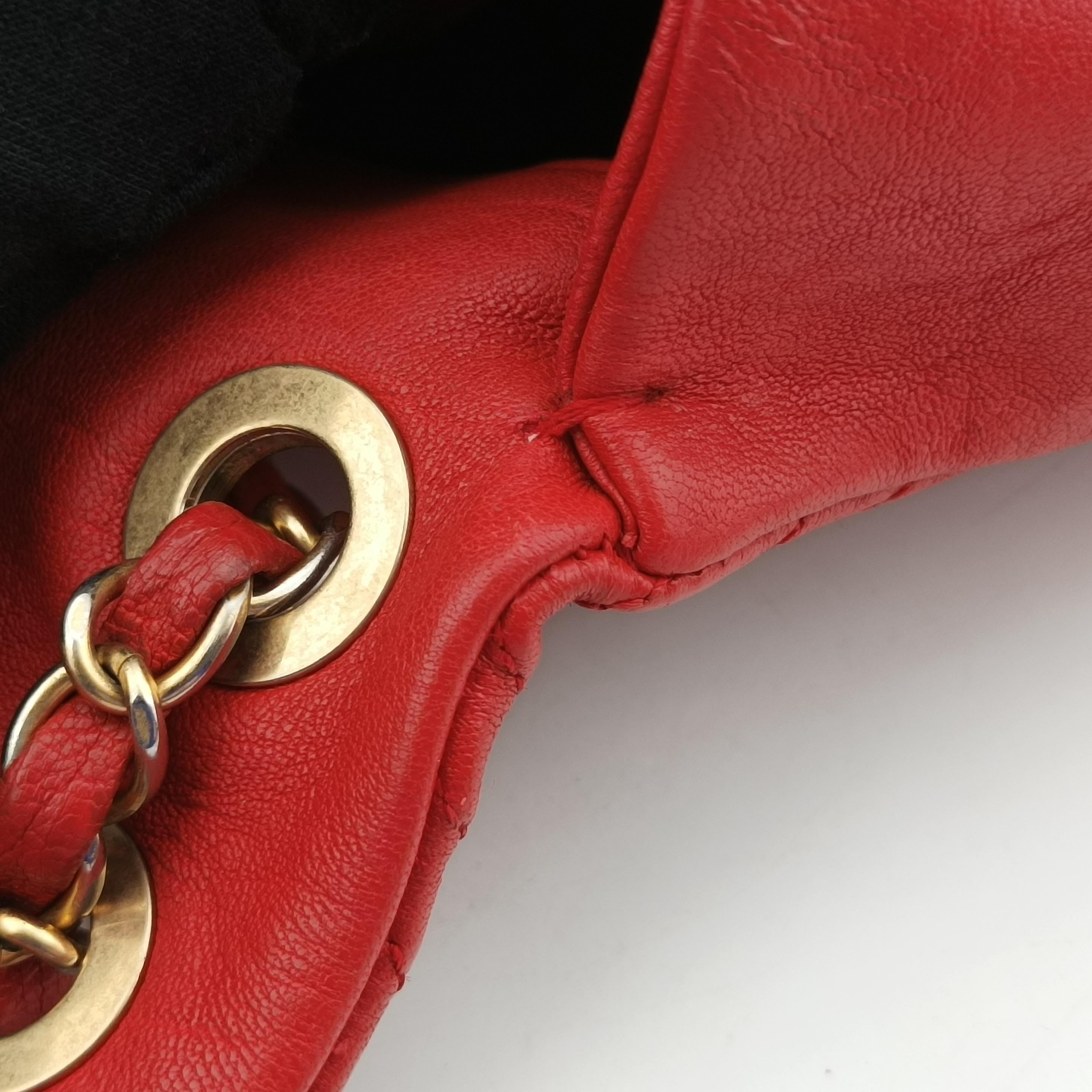 Pre-owned Chanel V stitch Red lambskin A92088 shoulderbag | stylenewstar