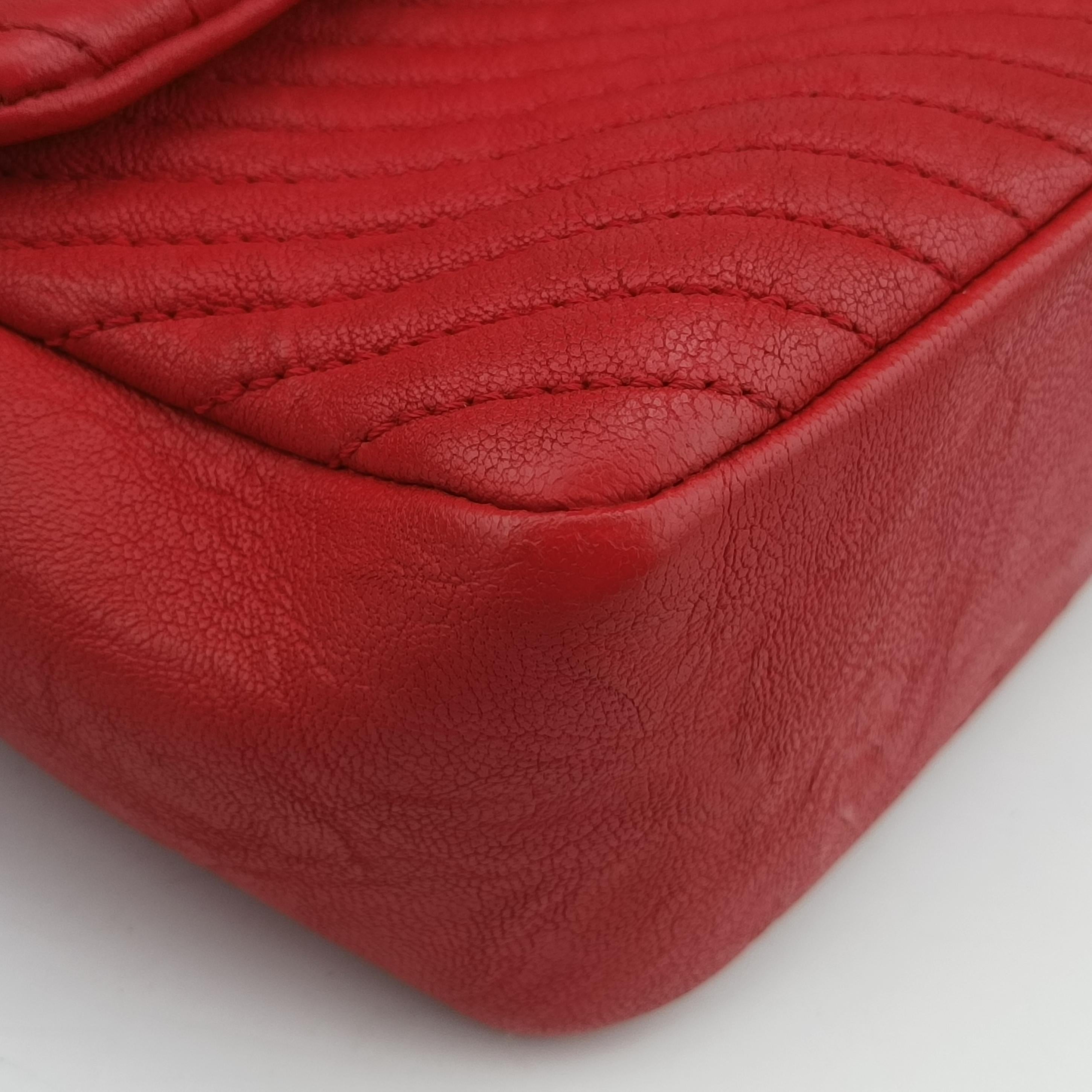 Pre-owned Chanel V stitch Red lambskin A92088 shoulderbag | stylenewstar