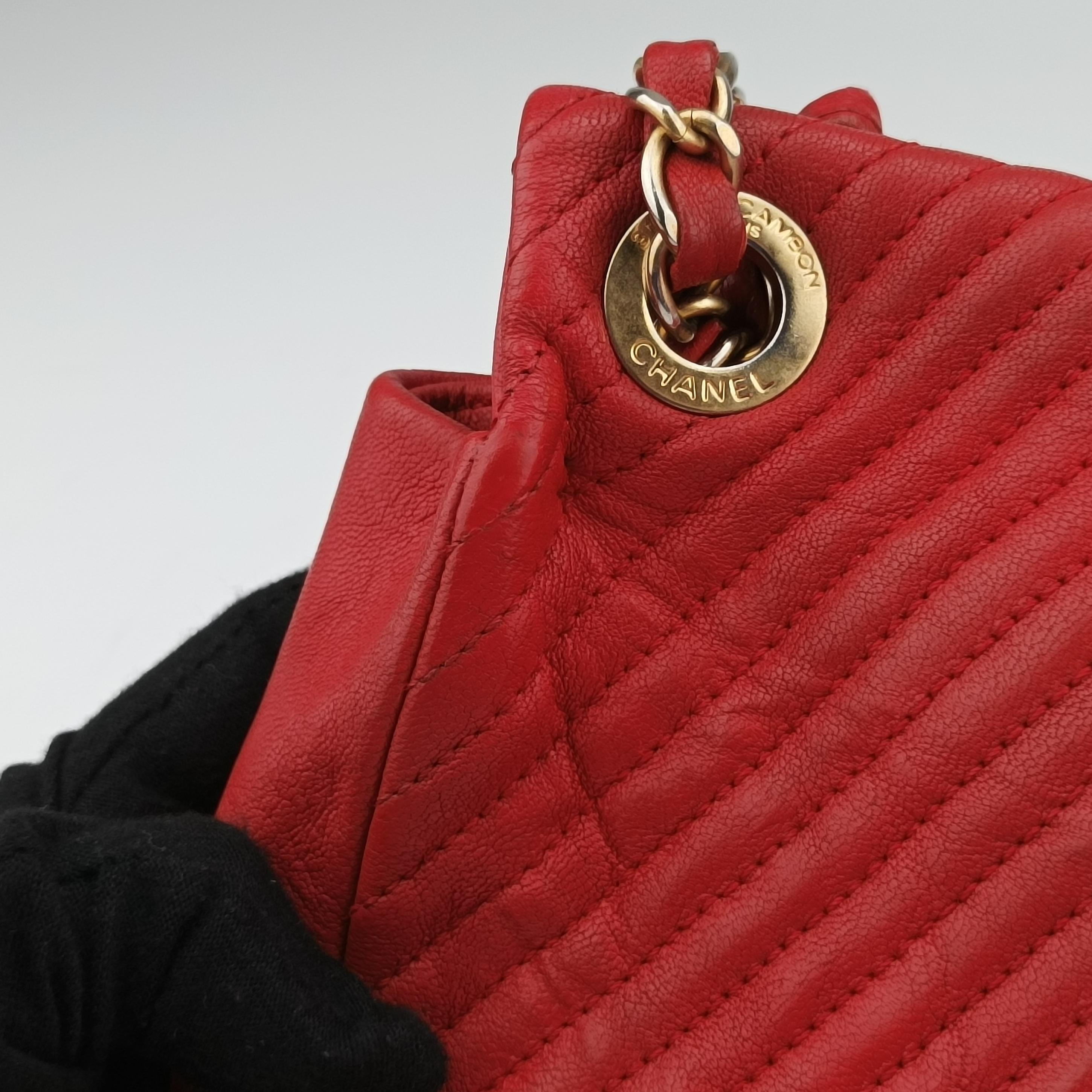 Pre-owned Chanel V stitch Red lambskin A92088 shoulderbag | stylenewstar