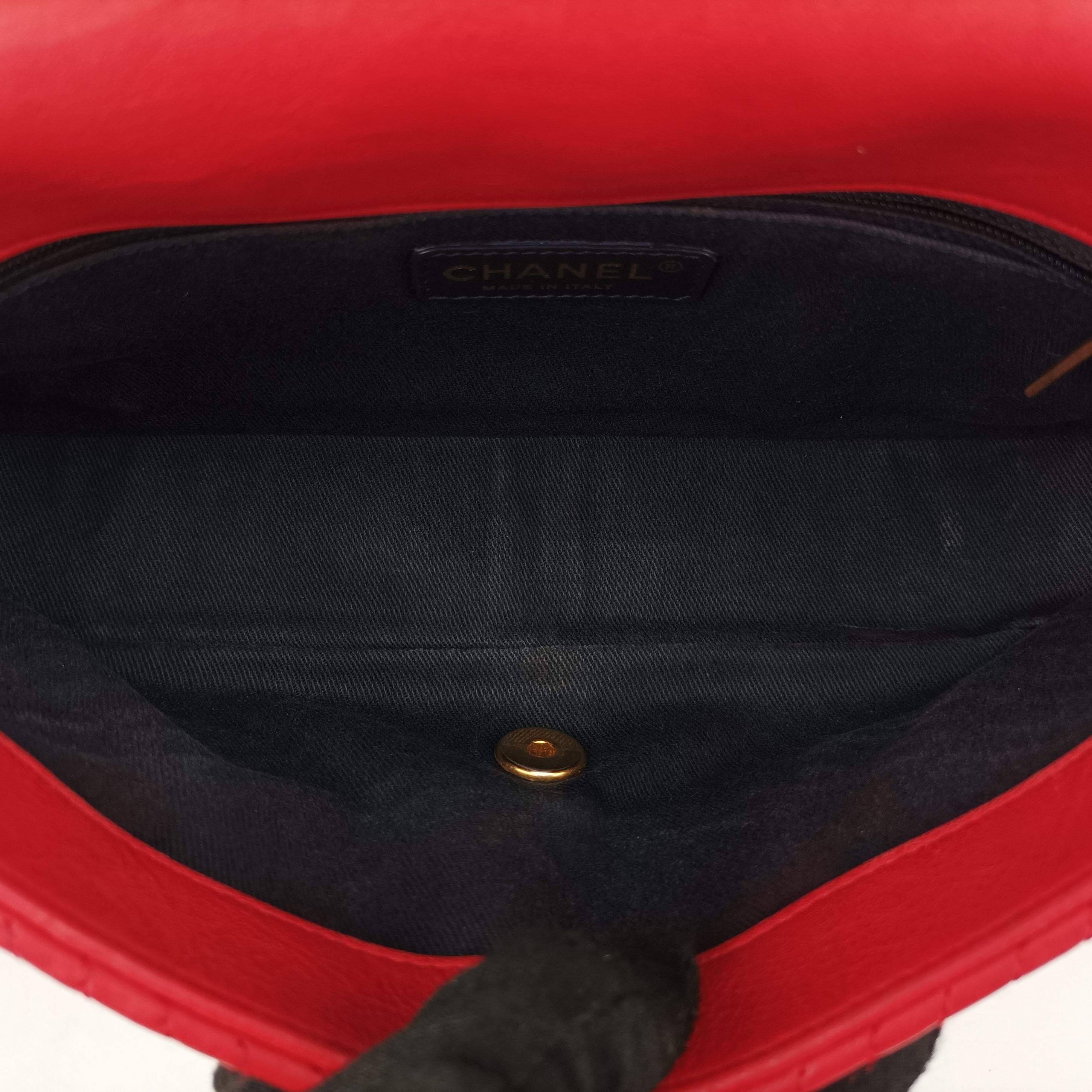 Pre-owned Chanel V stitch Red lambskin A92088 shoulderbag | stylenewstar