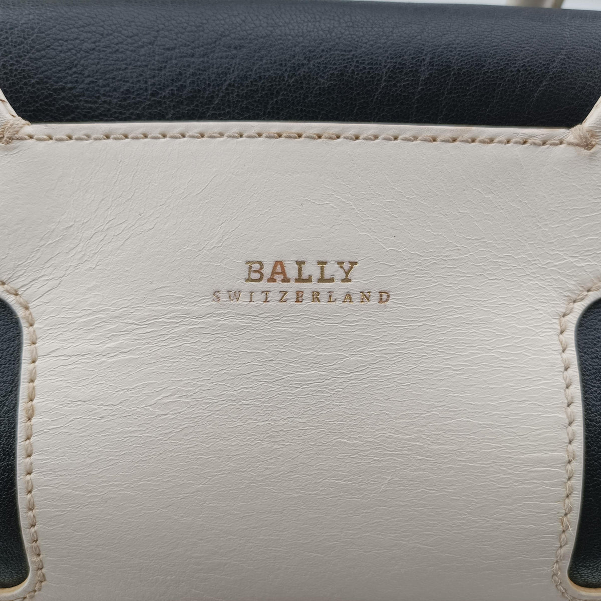 Secondhand Bally Medium Boston Golf Black x White leather  shoulderbag | stylenewstar