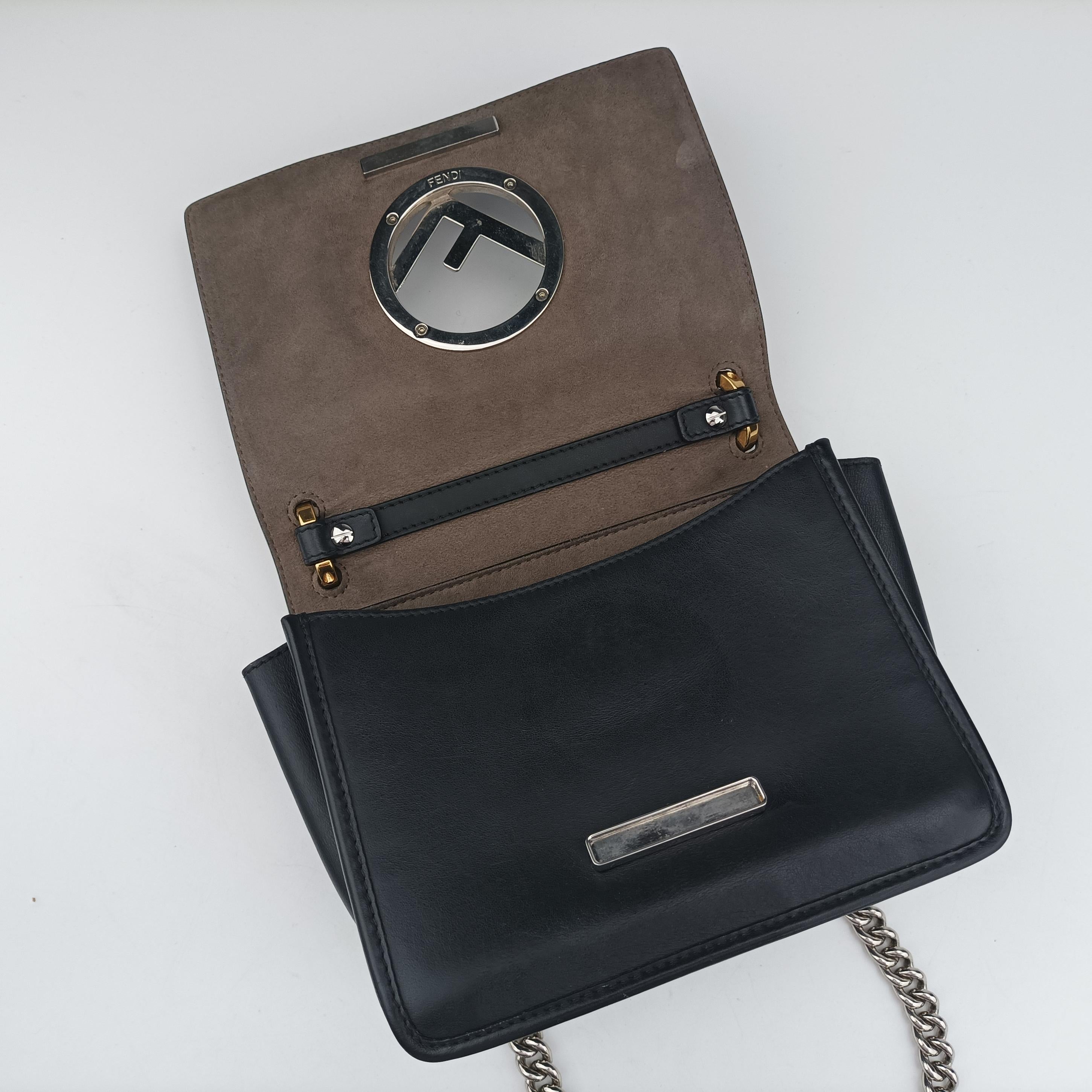 Pre-owned Fendi KAN I F Black Leather 8BT286 shoulderbag | stylenewstar