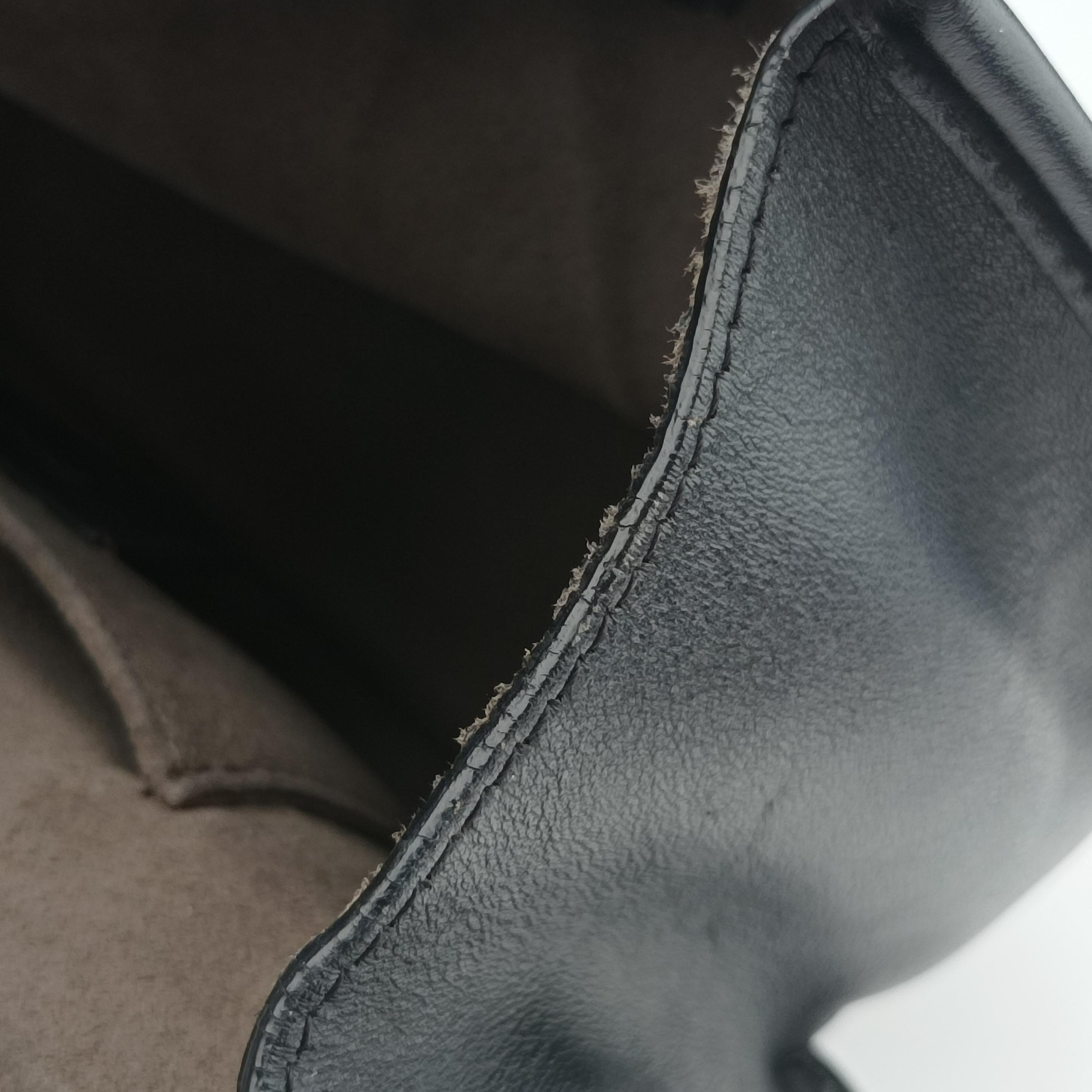 Pre-owned Fendi KAN I F Black Leather 8BT286 shoulderbag | stylenewstar