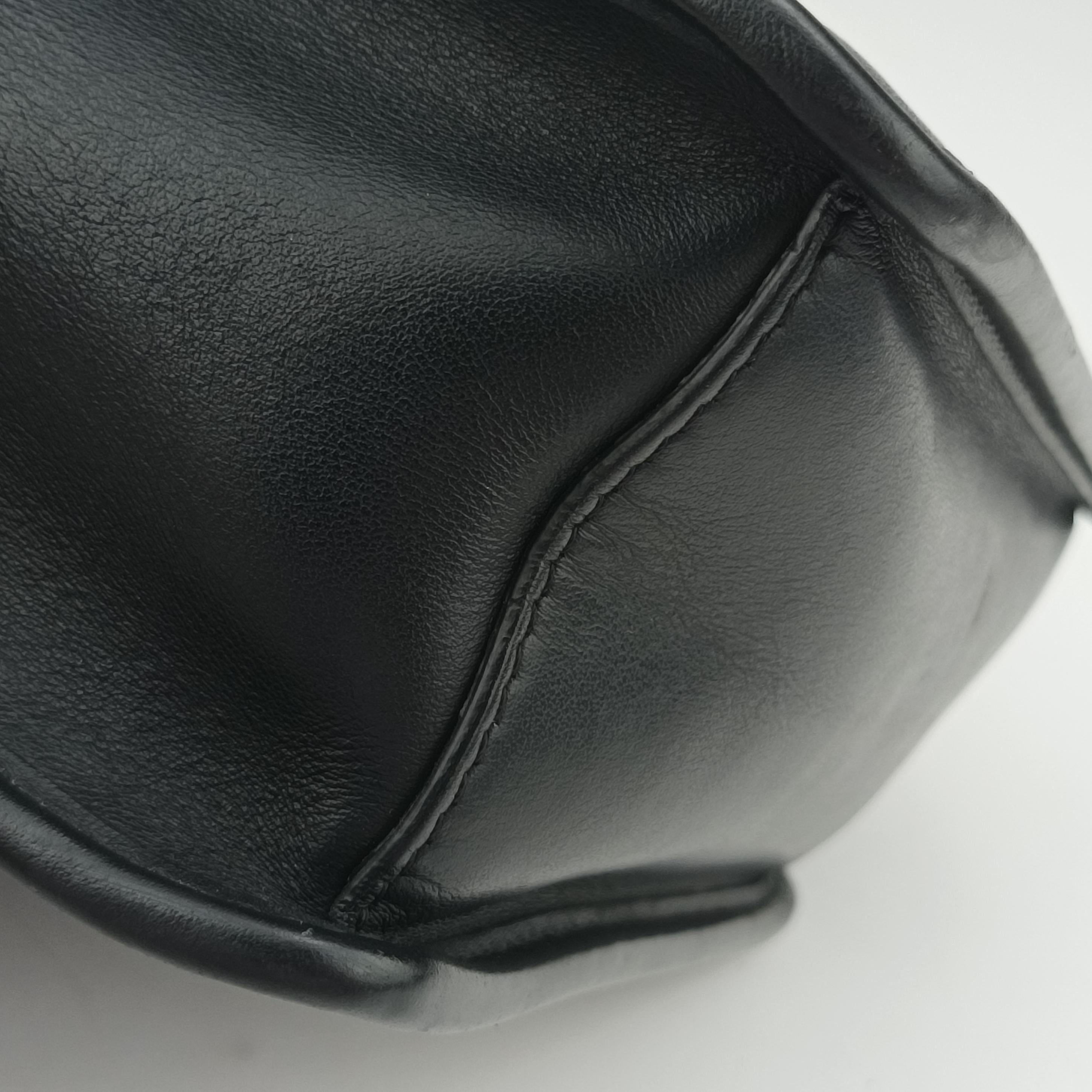 Pre-owned Fendi KAN I F Black Leather 8BT286 shoulderbag | stylenewstar