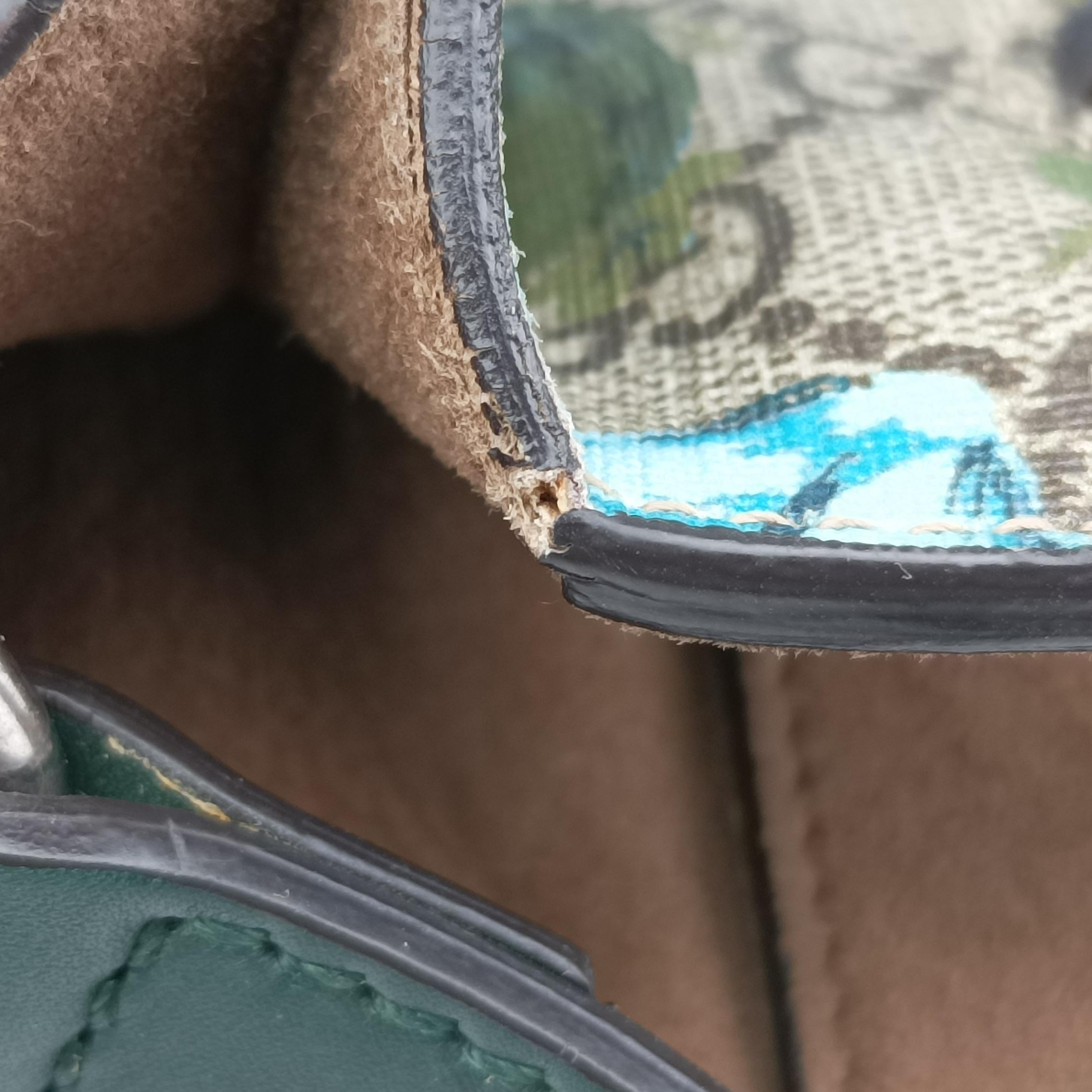 Pre-owned Gucci GG Supreme Linea C Blooms GucciGhost Beige x Multicolour PVC coated canvas 414476 shoulderbag | stylenewstar