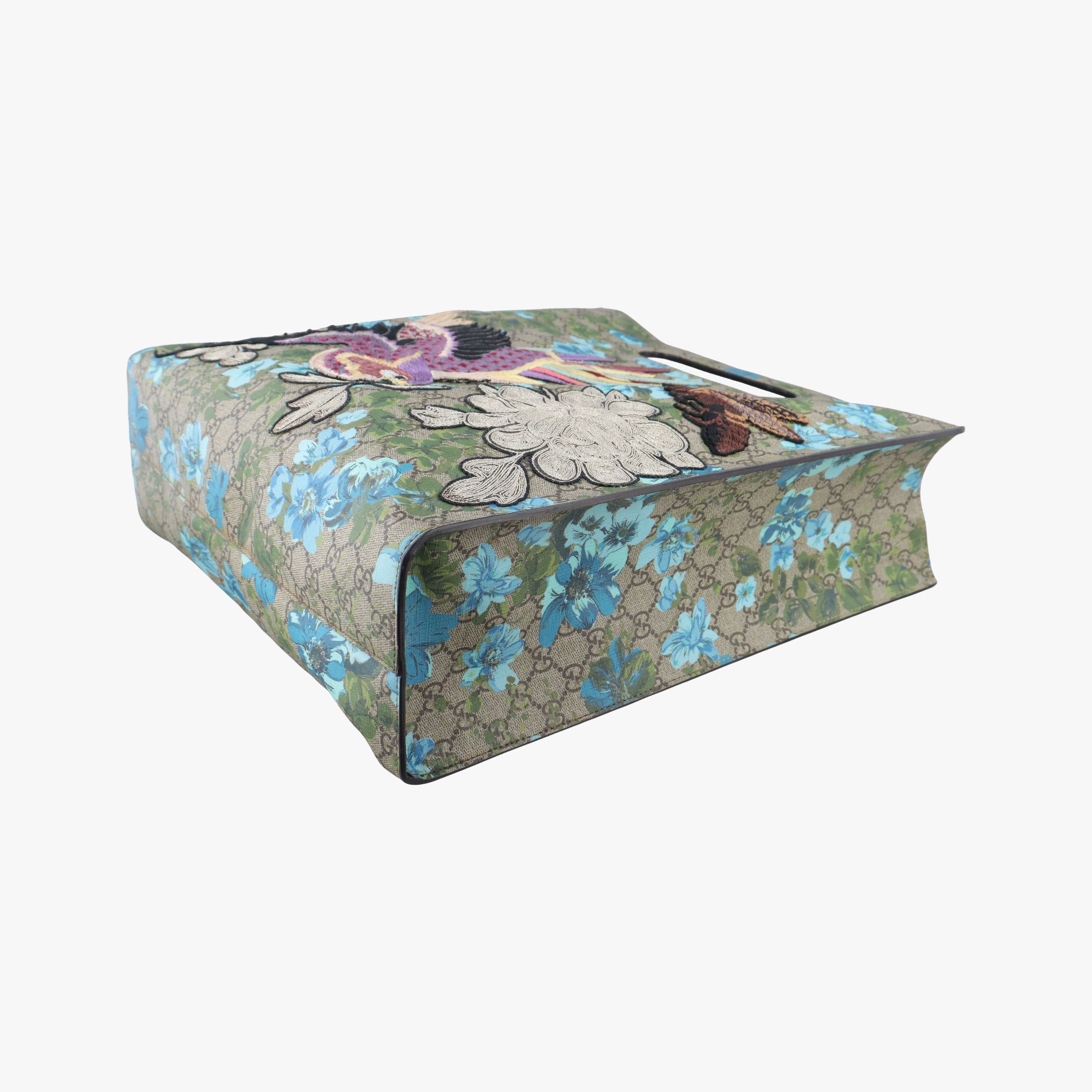 Pre-owned Gucci GG Supreme Linea C Blooms GucciGhost Beige x Multicolour PVC coated canvas 414476 shoulderbag | stylenewstar