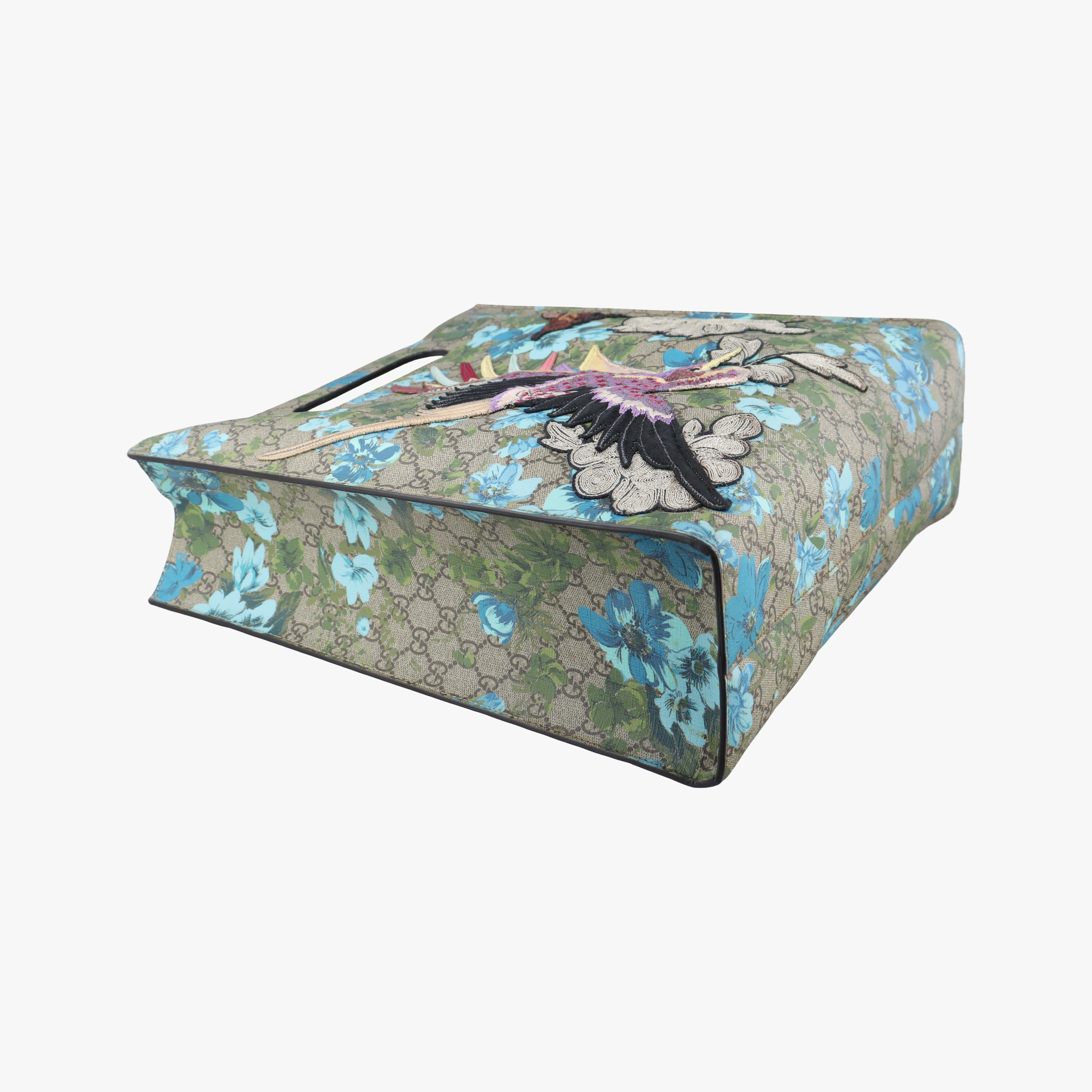 Pre-owned Gucci GG Supreme Linea C Blooms GucciGhost Beige x Multicolour PVC coated canvas 414476 shoulderbag | stylenewstar