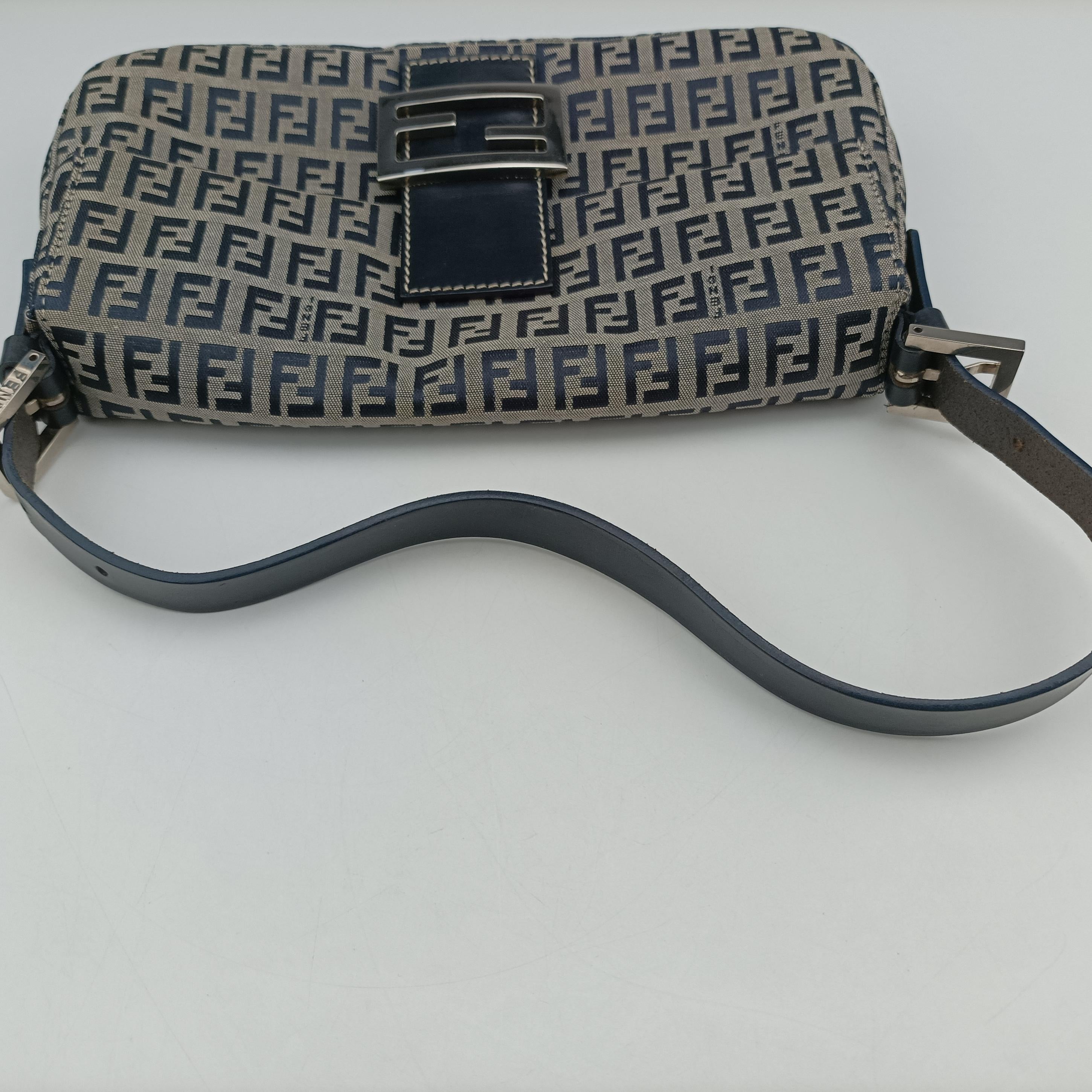 Secondhand Fendi Baguette Navy Jacquard 26424 shoulderbag | stylenewstar