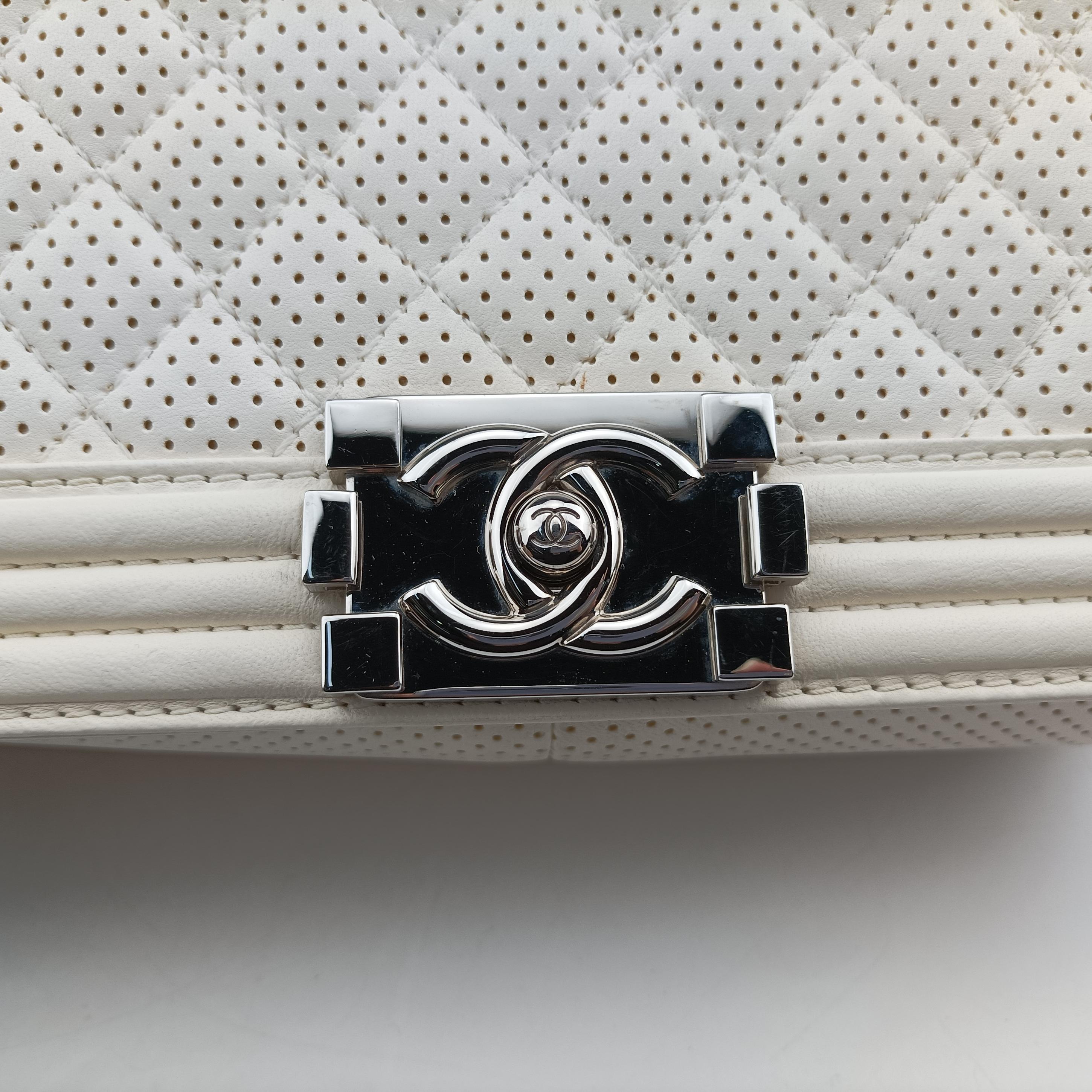 Pre-owned Chanel BOY CHANEL White Leather A67086 shoulderbag | stylenewstar