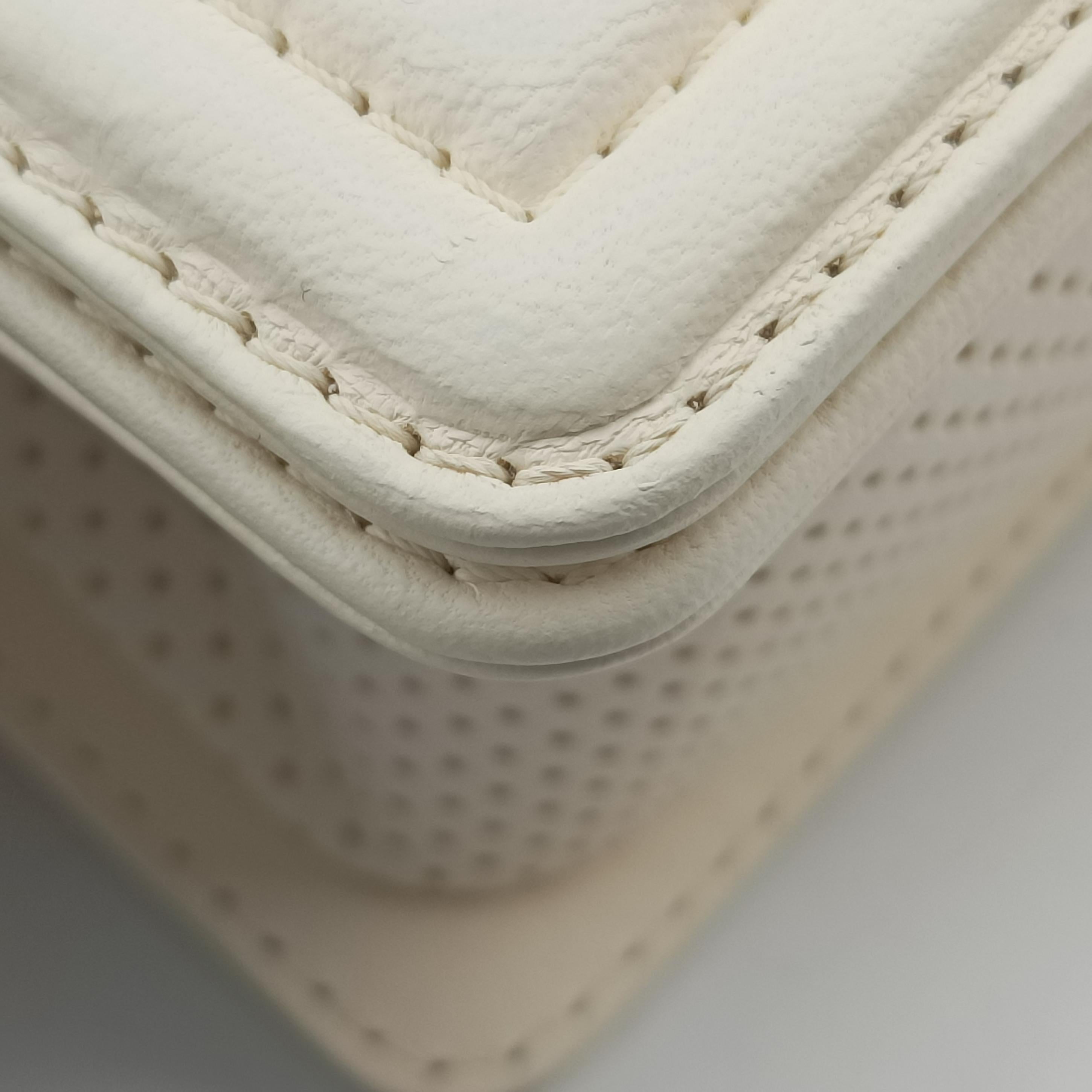 Pre-owned Chanel BOY CHANEL White Leather A67086 shoulderbag | stylenewstar